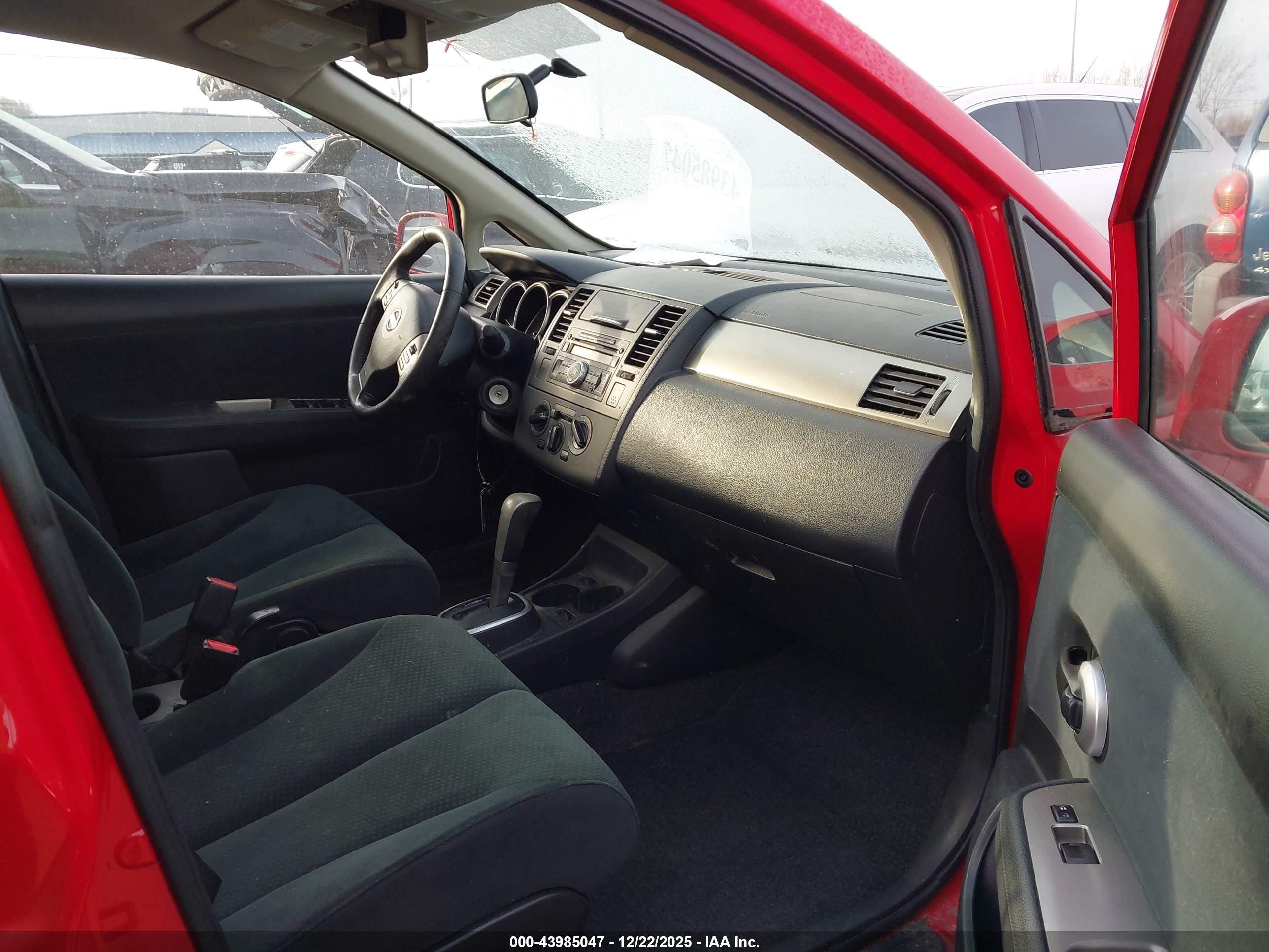 NISSAN VERSA image 5