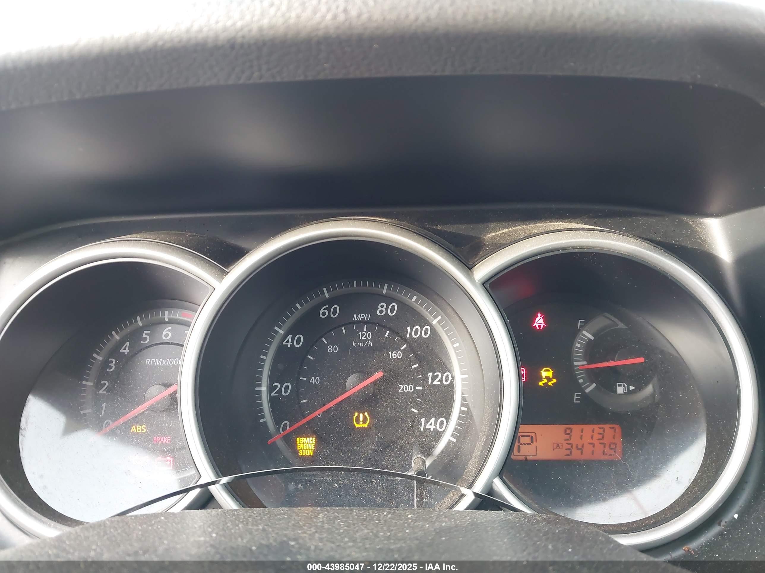 NISSAN VERSA image 7