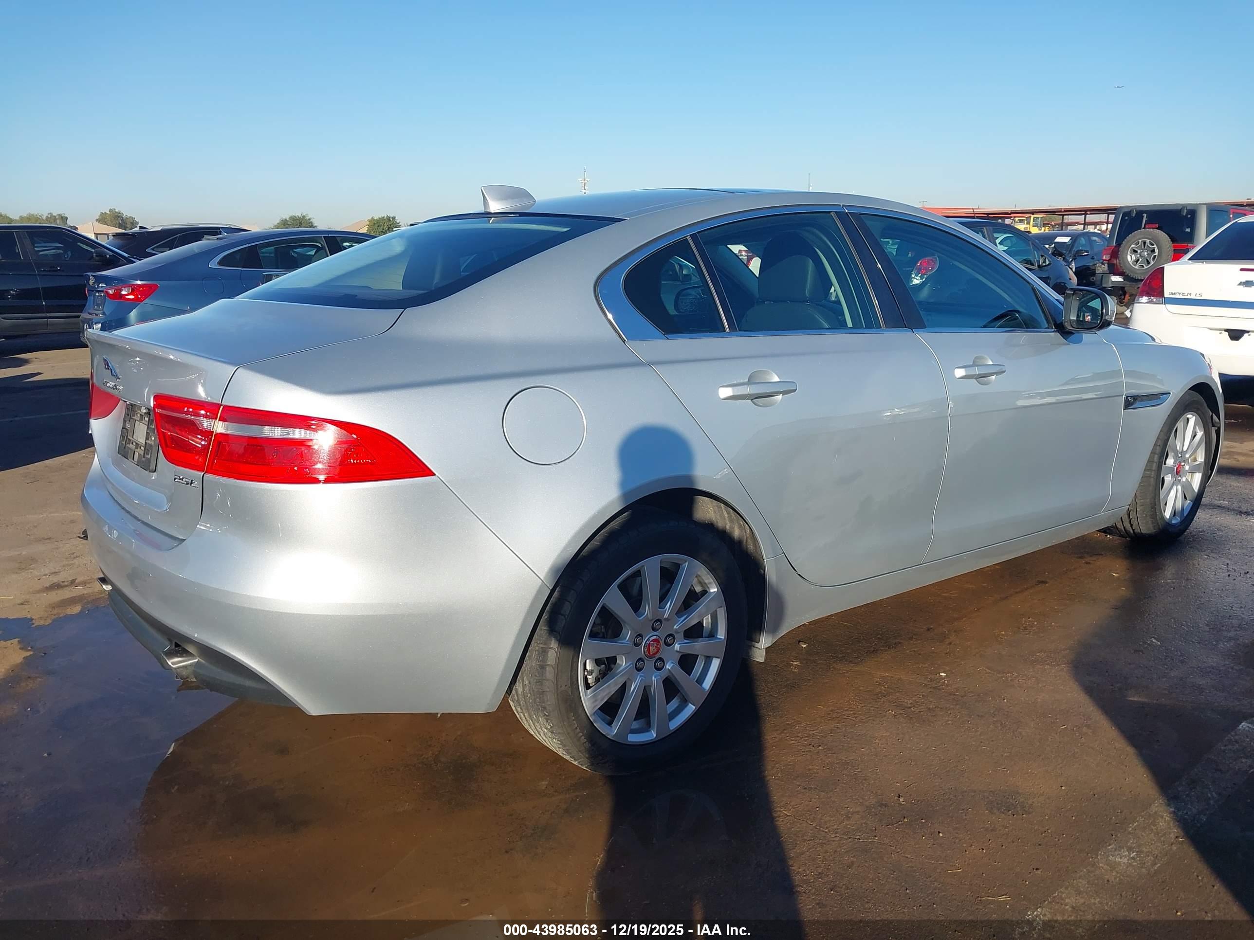 JAGUAR XE image 4