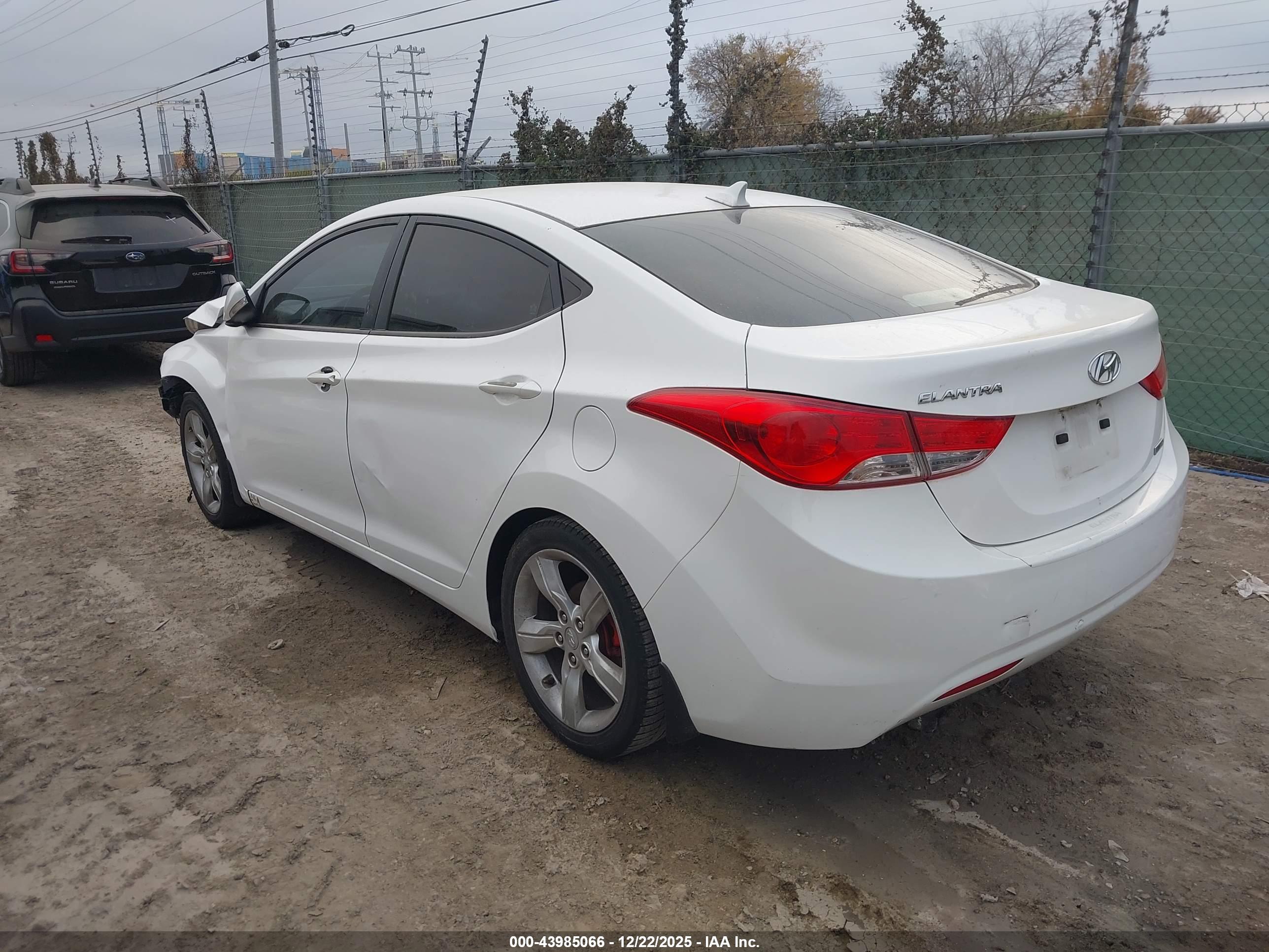 HYUNDAI ELANTRA image 3