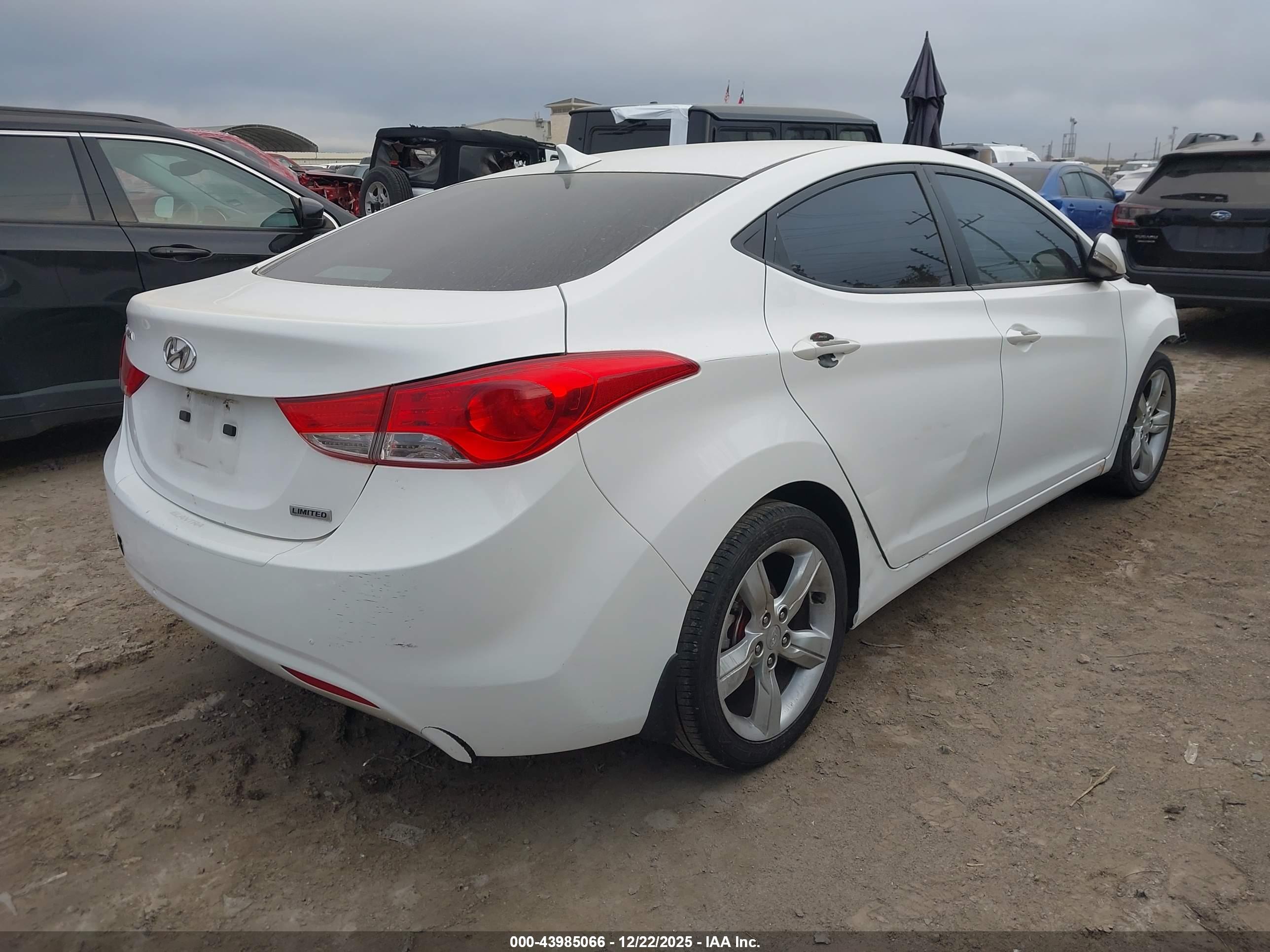 HYUNDAI ELANTRA image 4