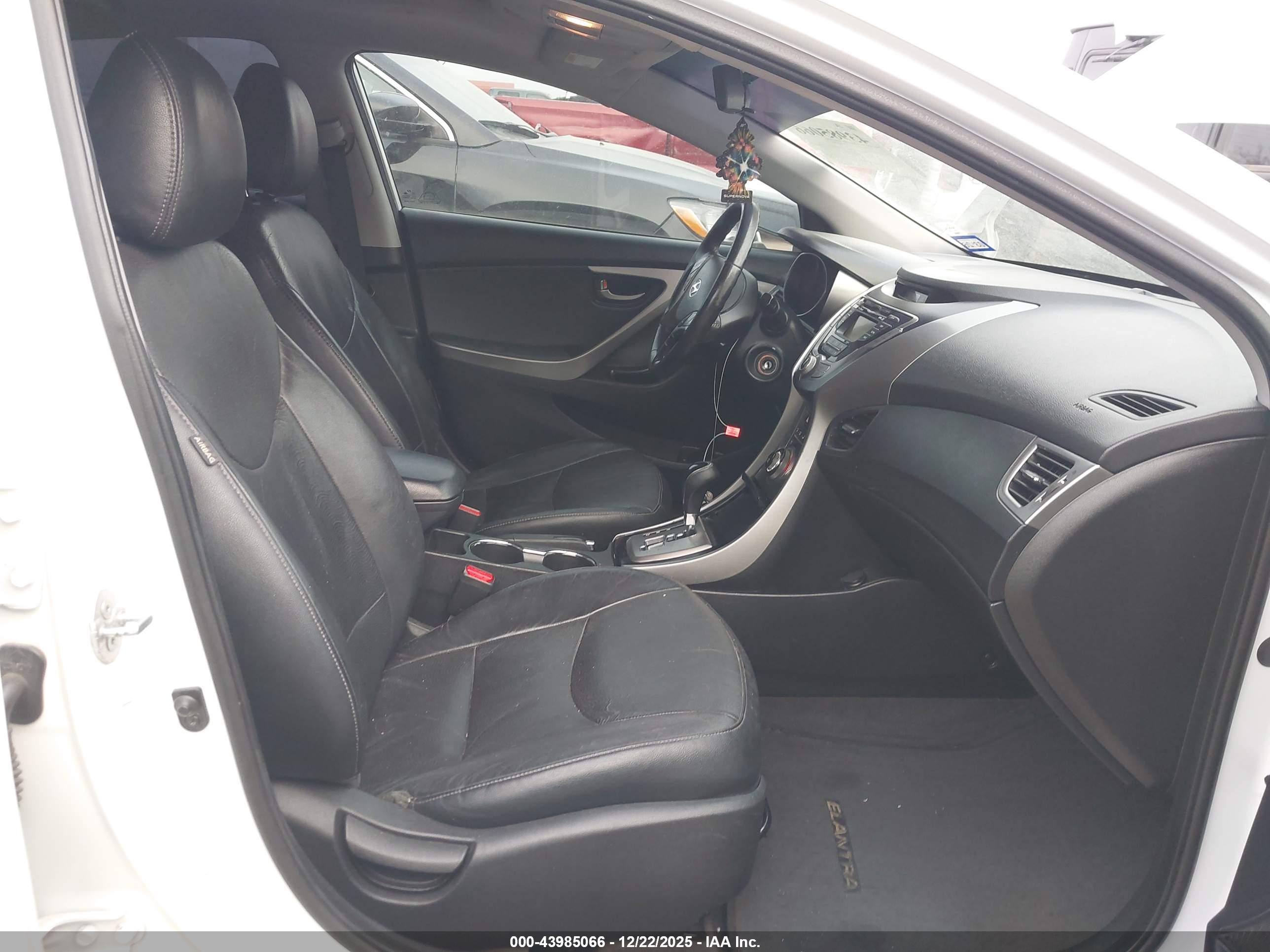 HYUNDAI ELANTRA image 5