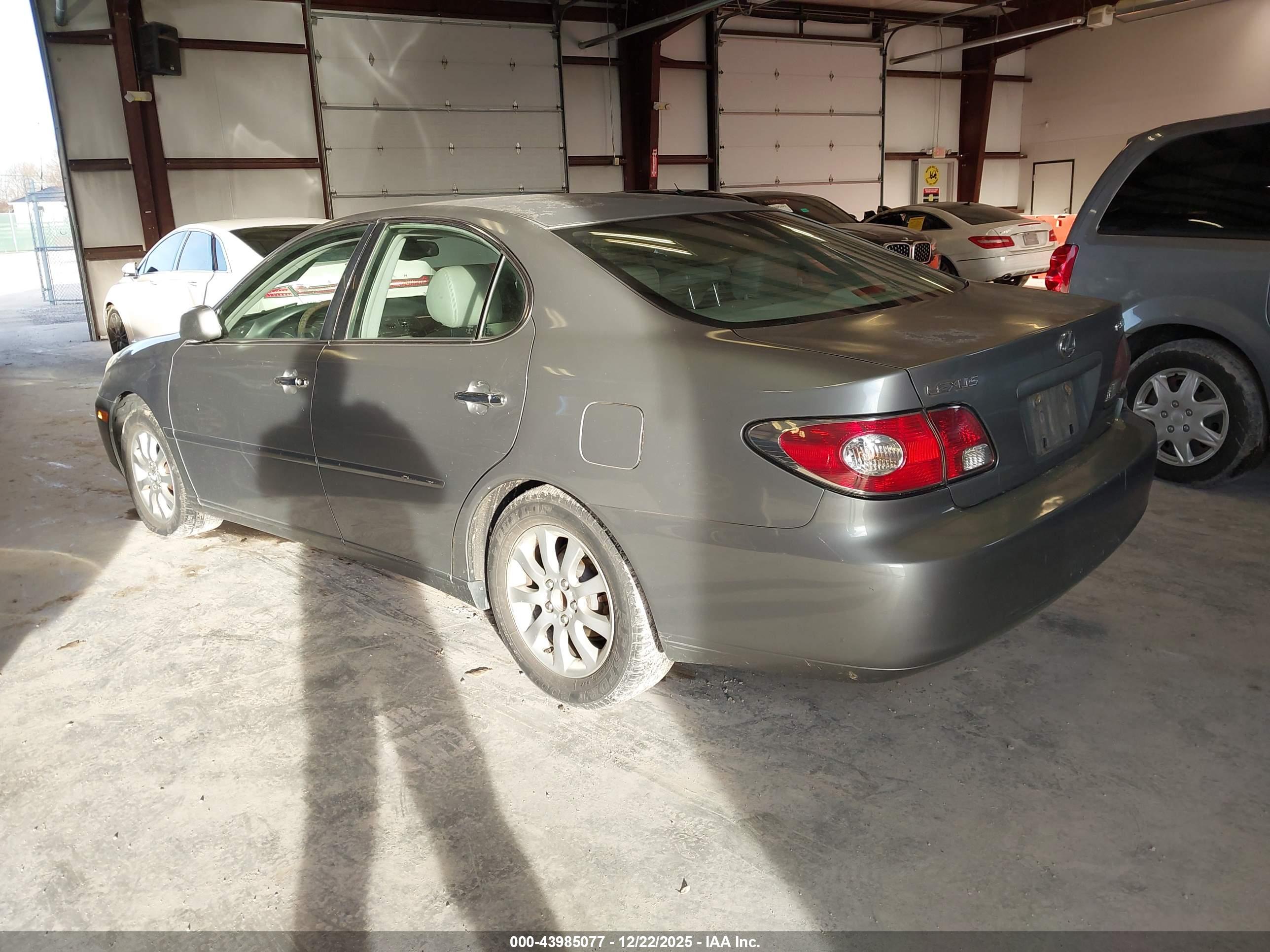 LEXUS ES image 3