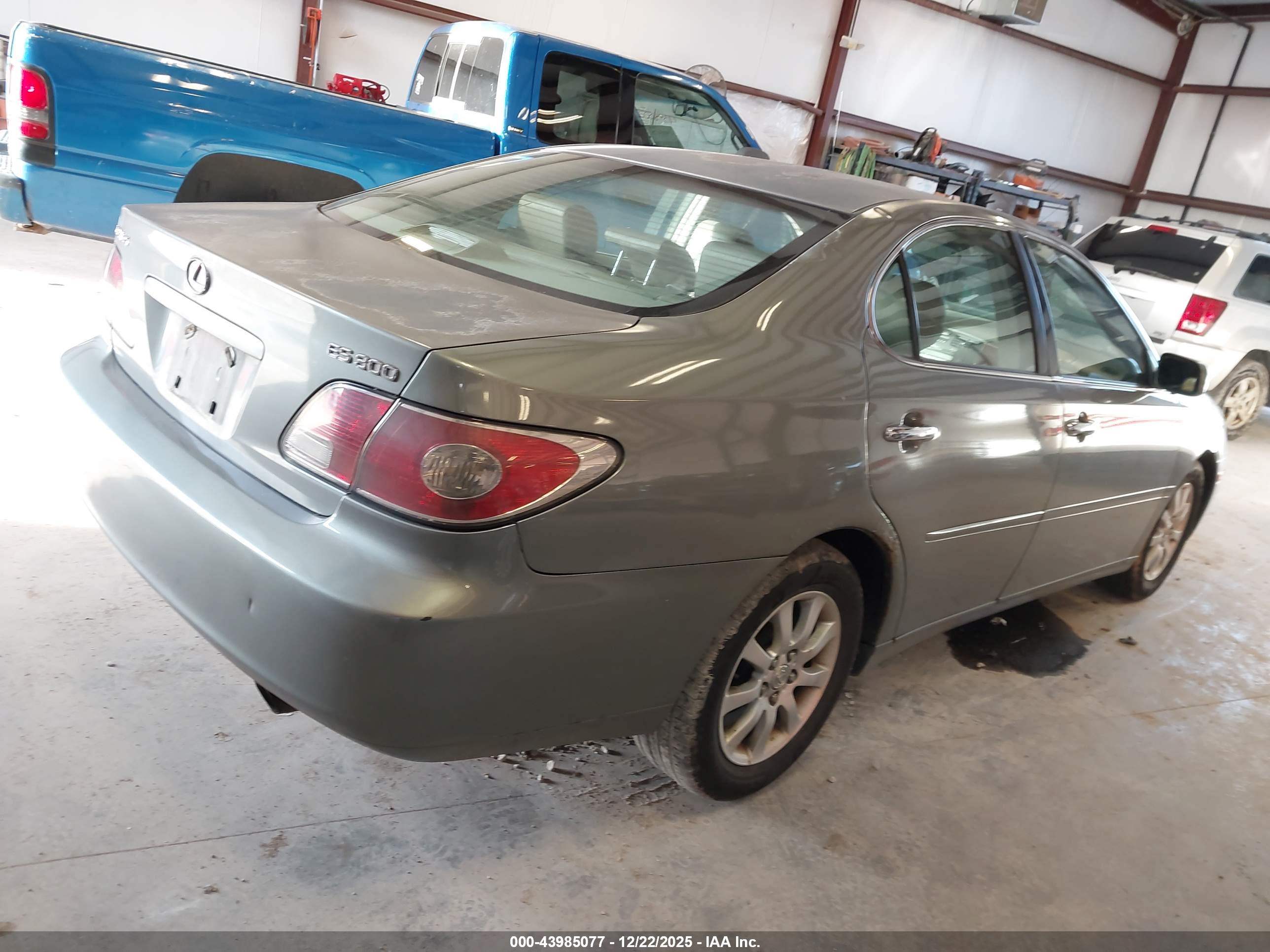 LEXUS ES image 4