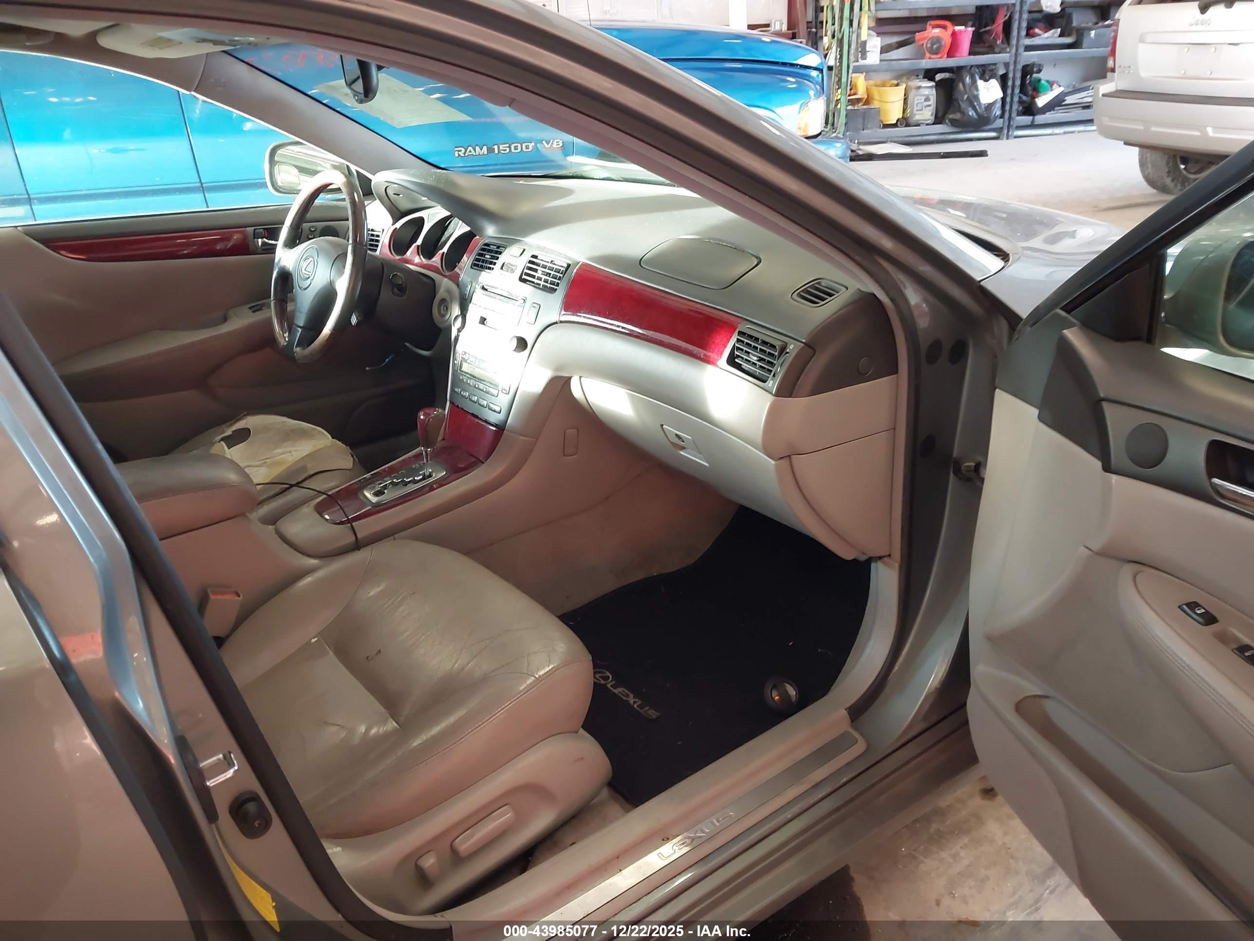 LEXUS ES image 5