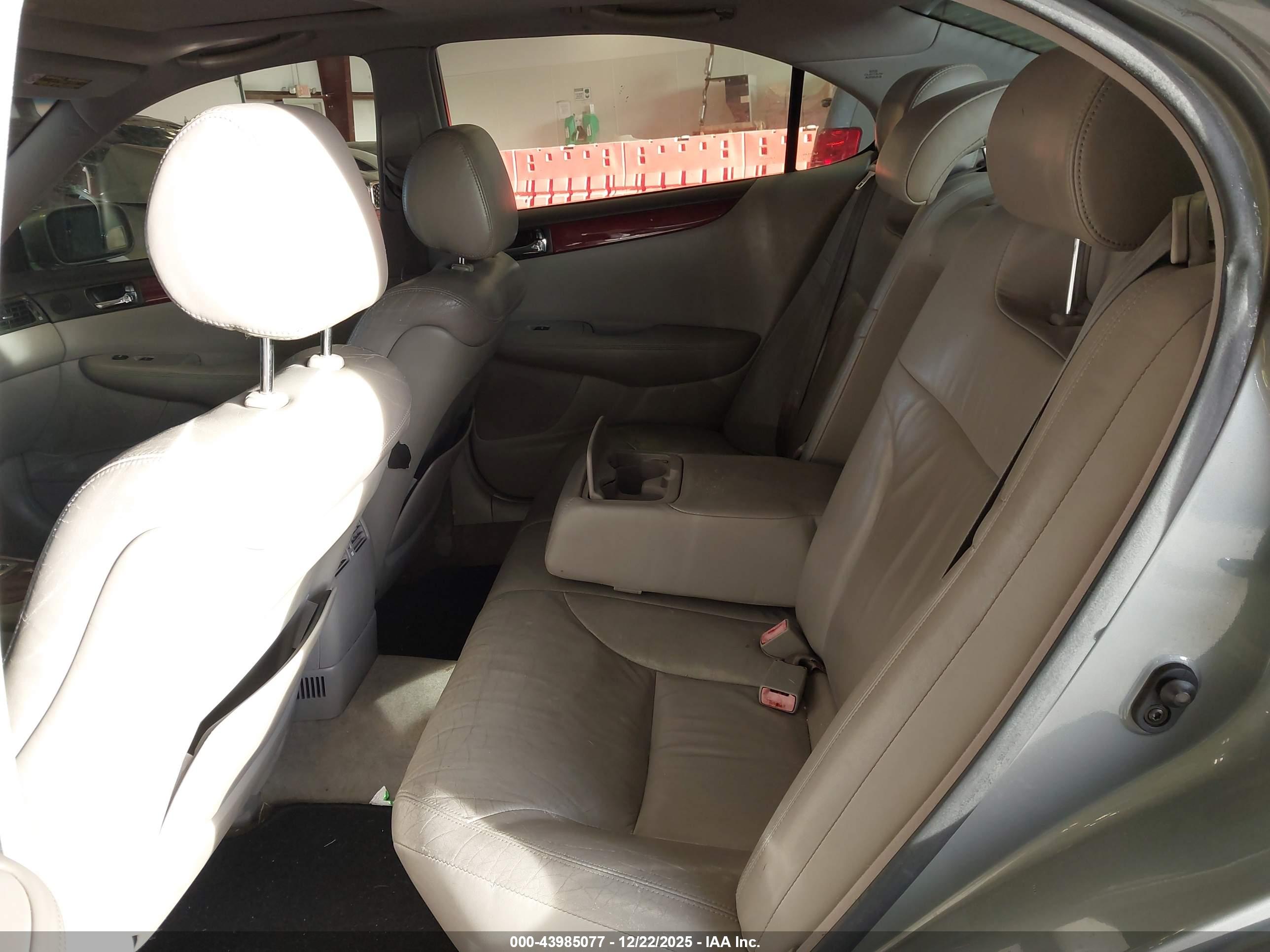 LEXUS ES image 8