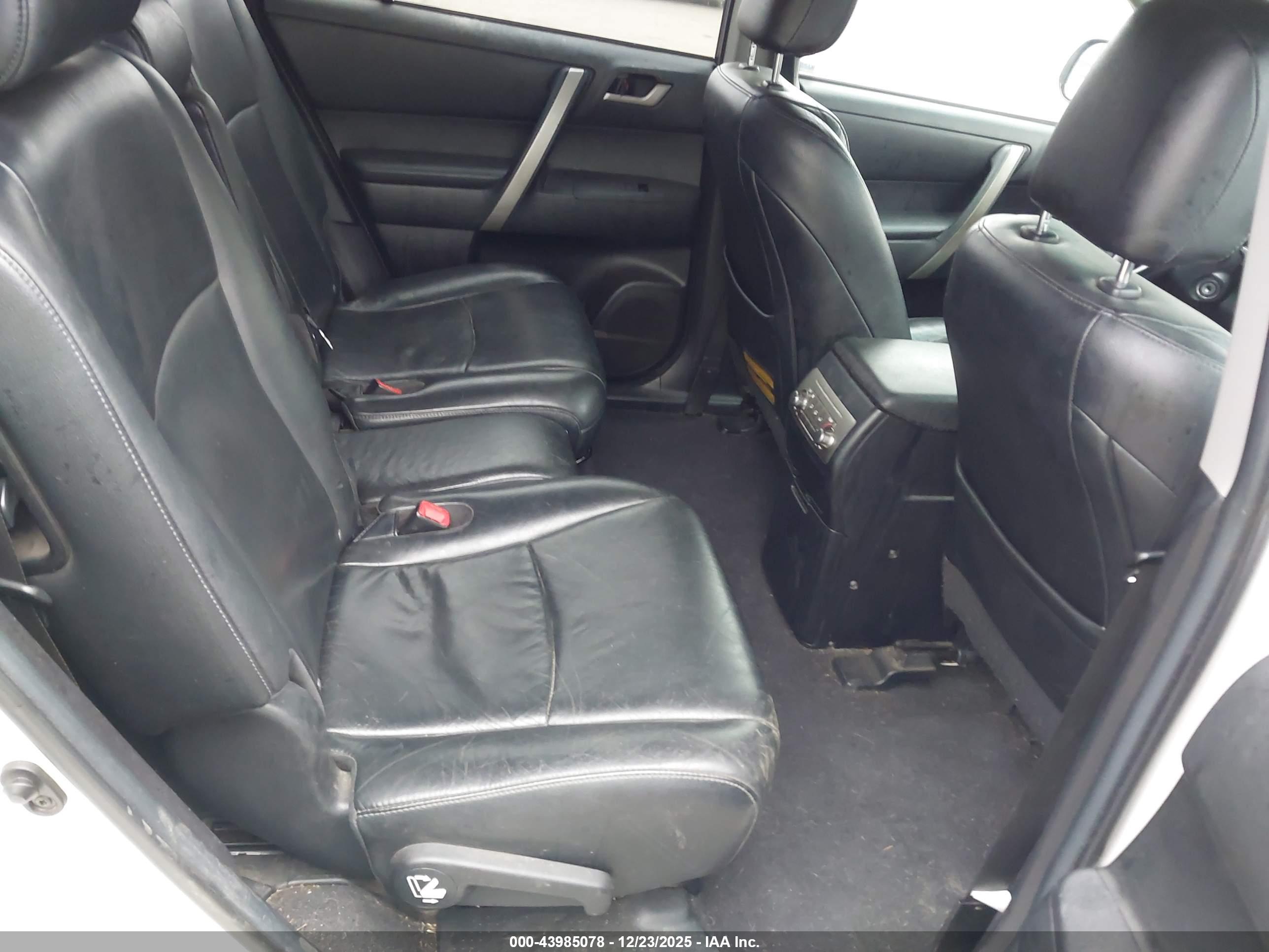 TOYOTA HIGHLANDER image 8