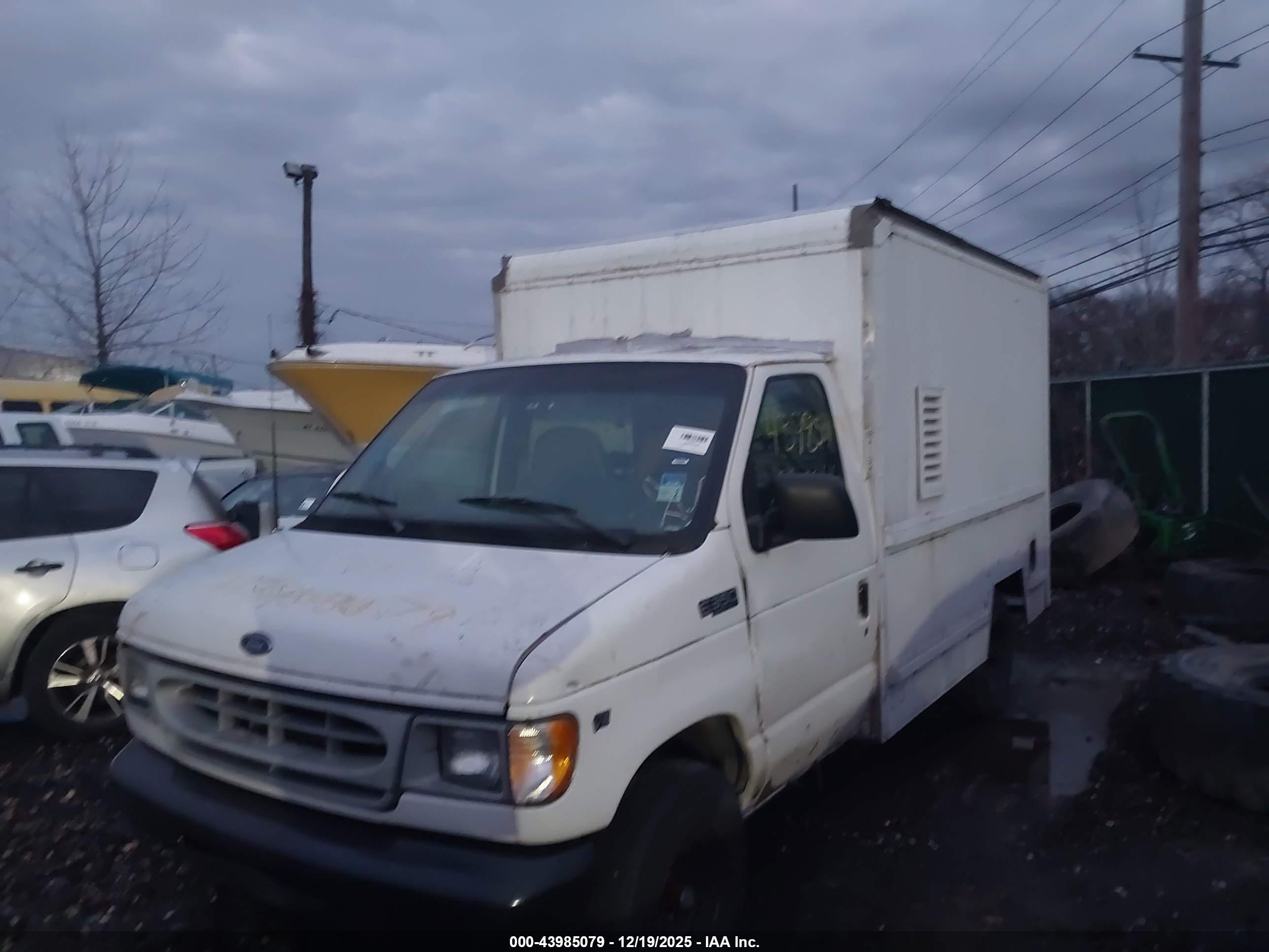 FORD E-350 image 2