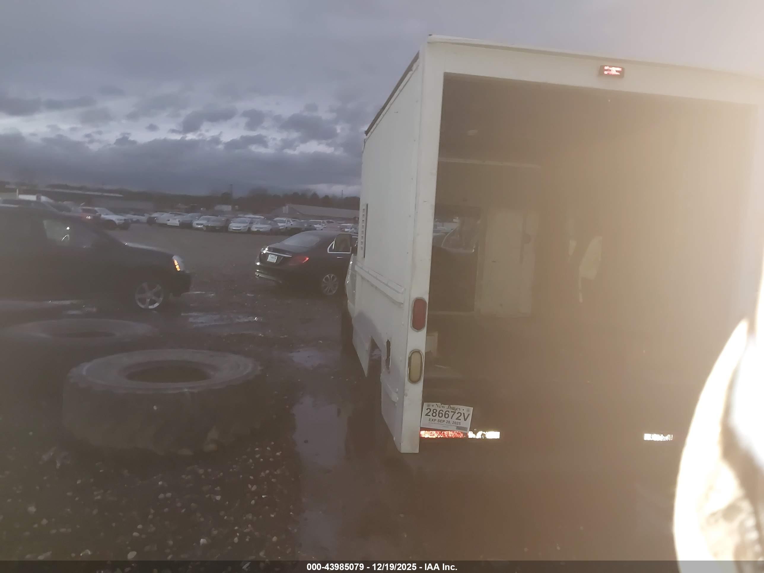 FORD E-350 image 3
