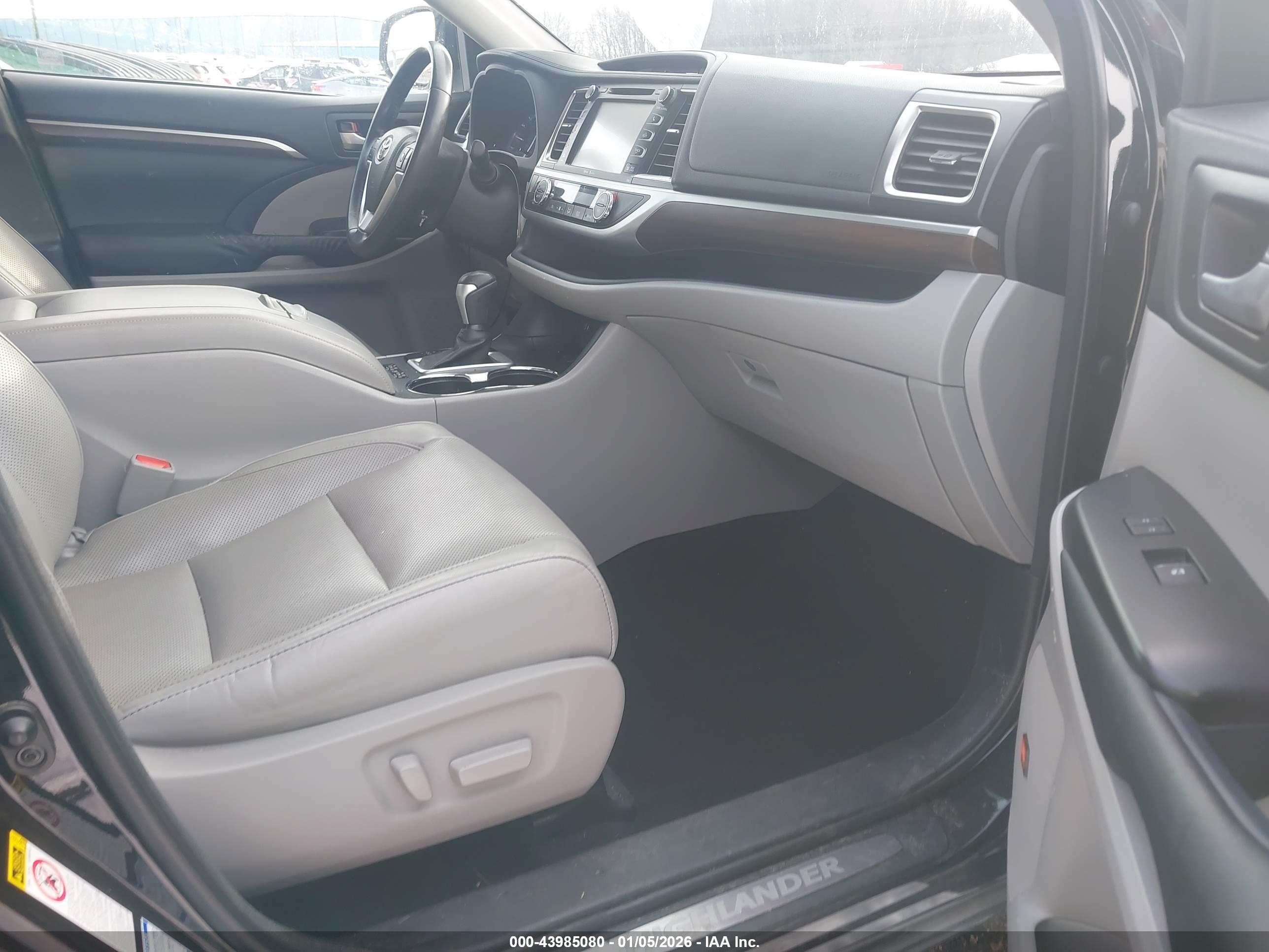 TOYOTA HIGHLANDER image 5