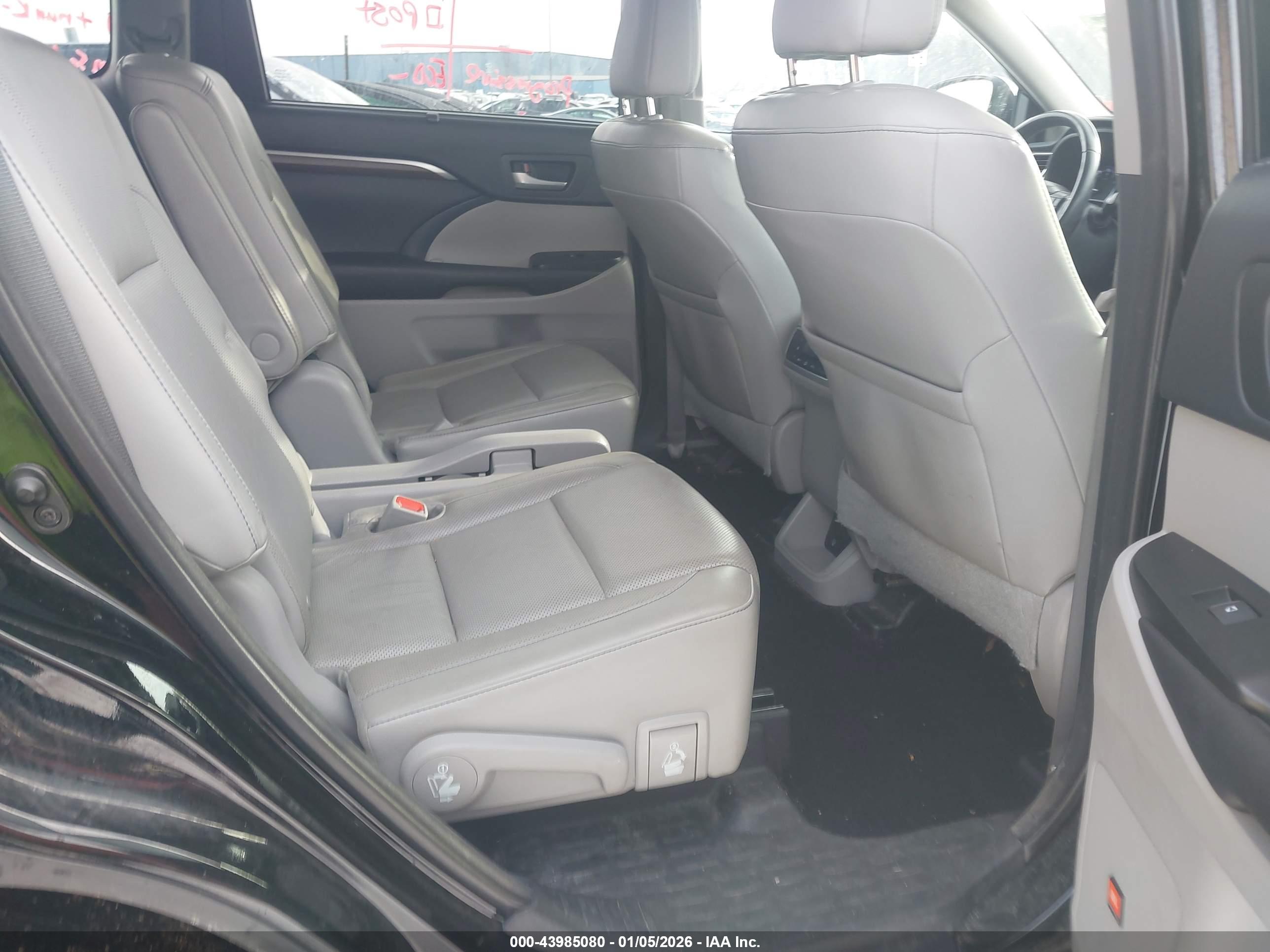 TOYOTA HIGHLANDER image 8