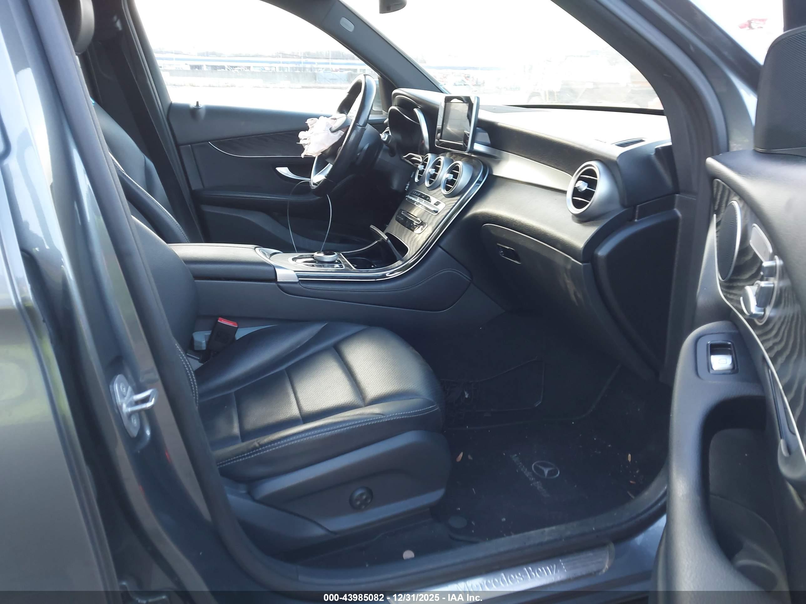 MERCEDES-BENZ GLC image 5