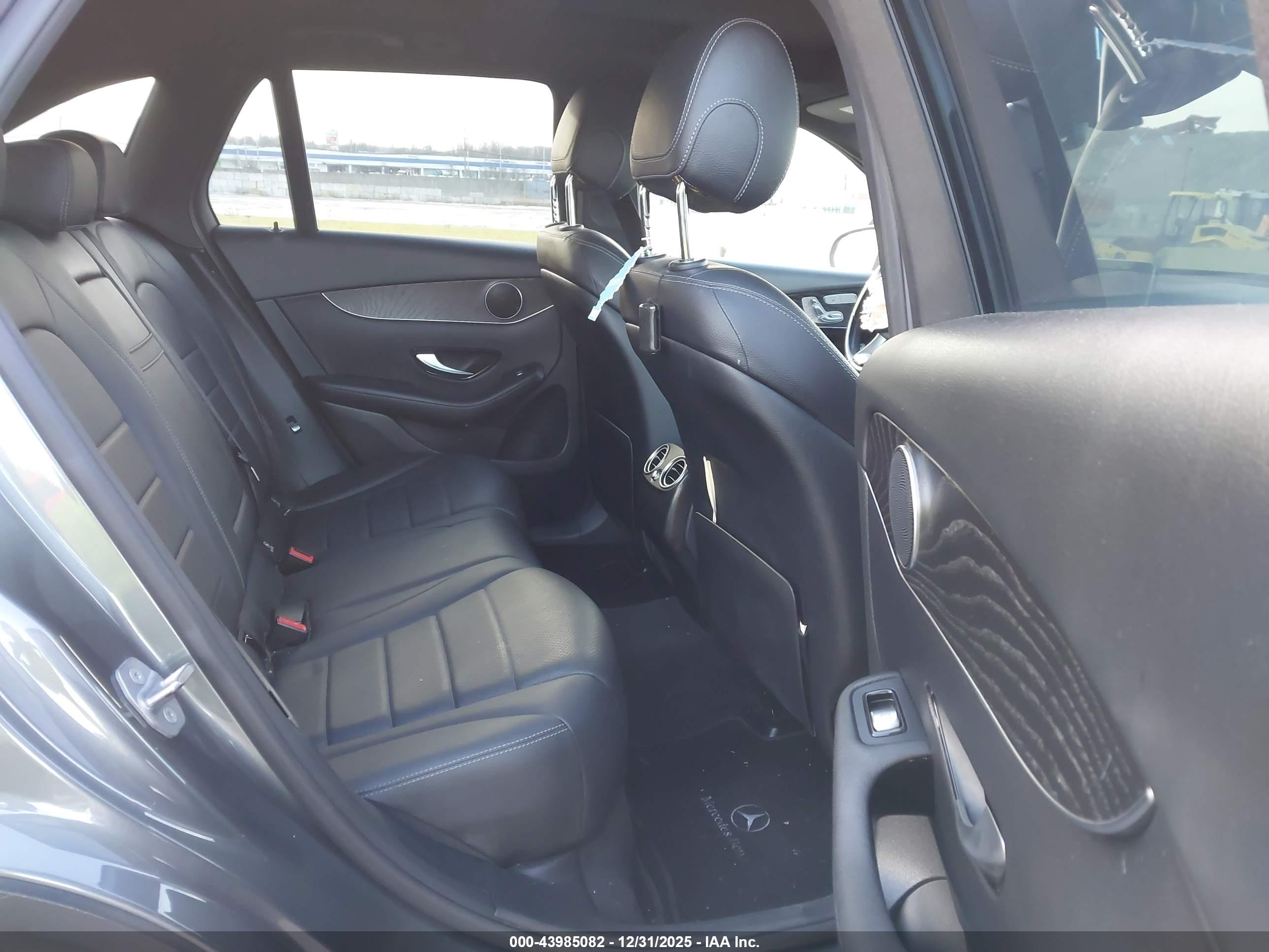 MERCEDES-BENZ GLC image 8