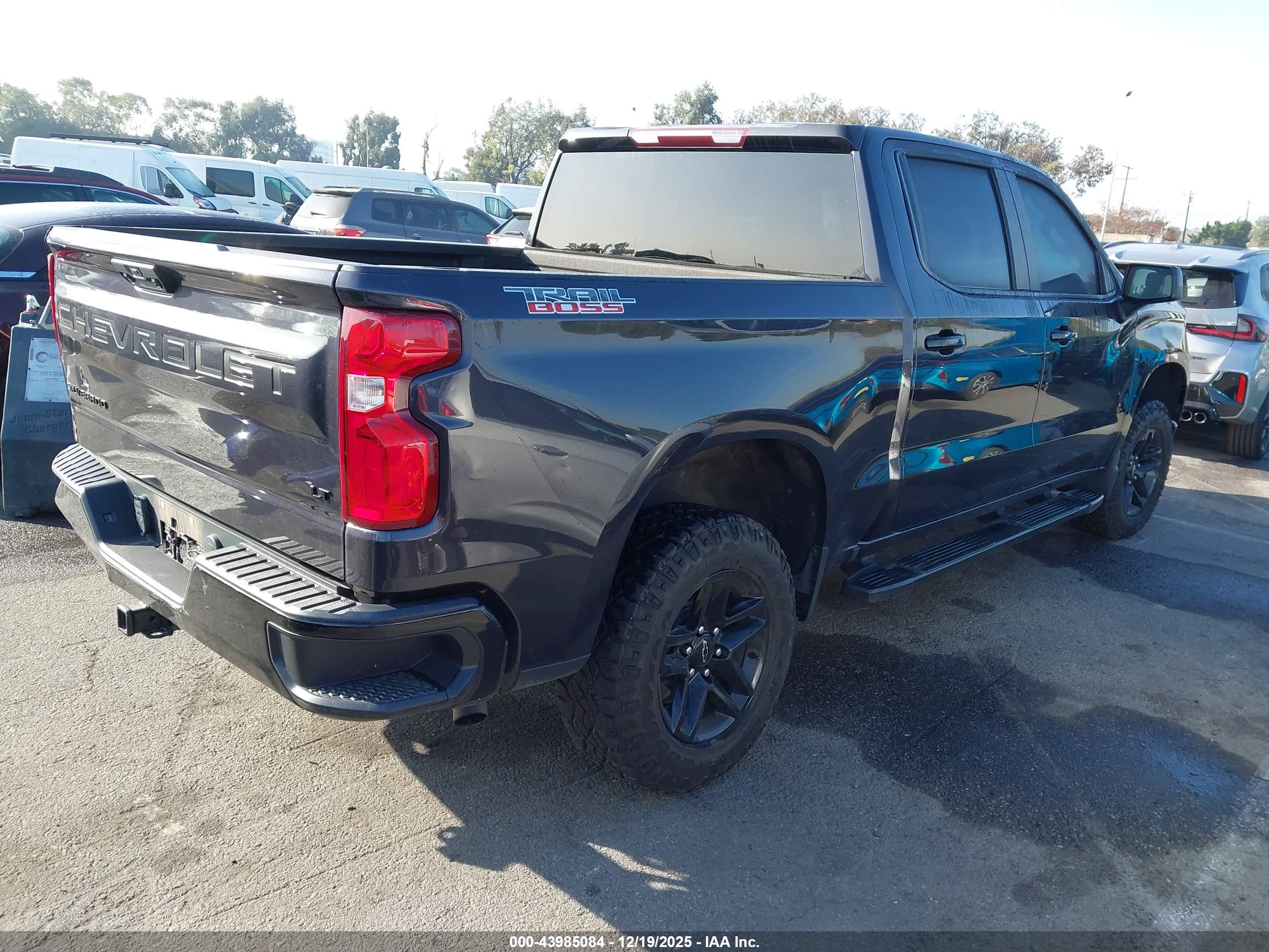 CHEVROLET SILVERADO image 4