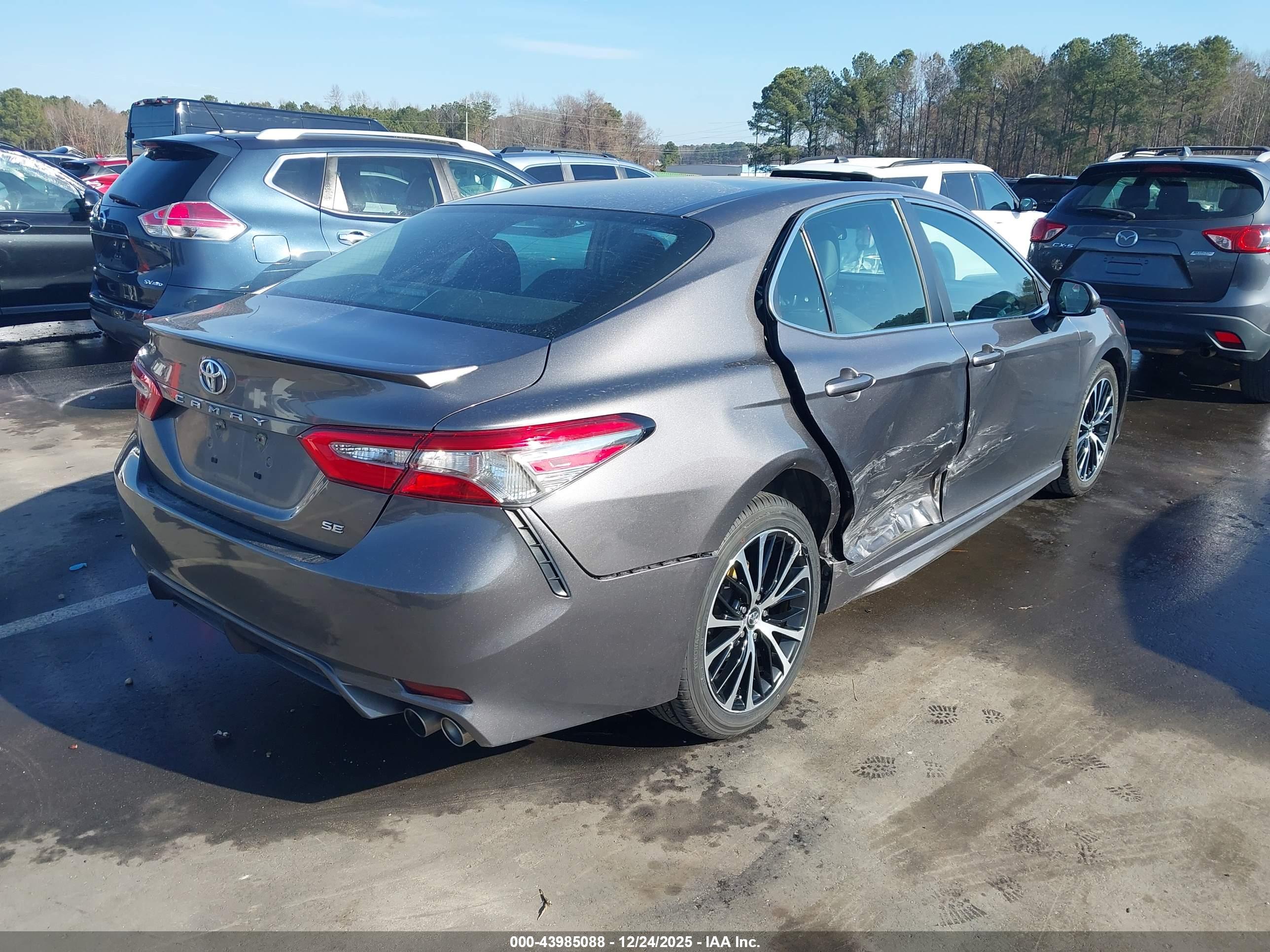 TOYOTA CAMRY image 4