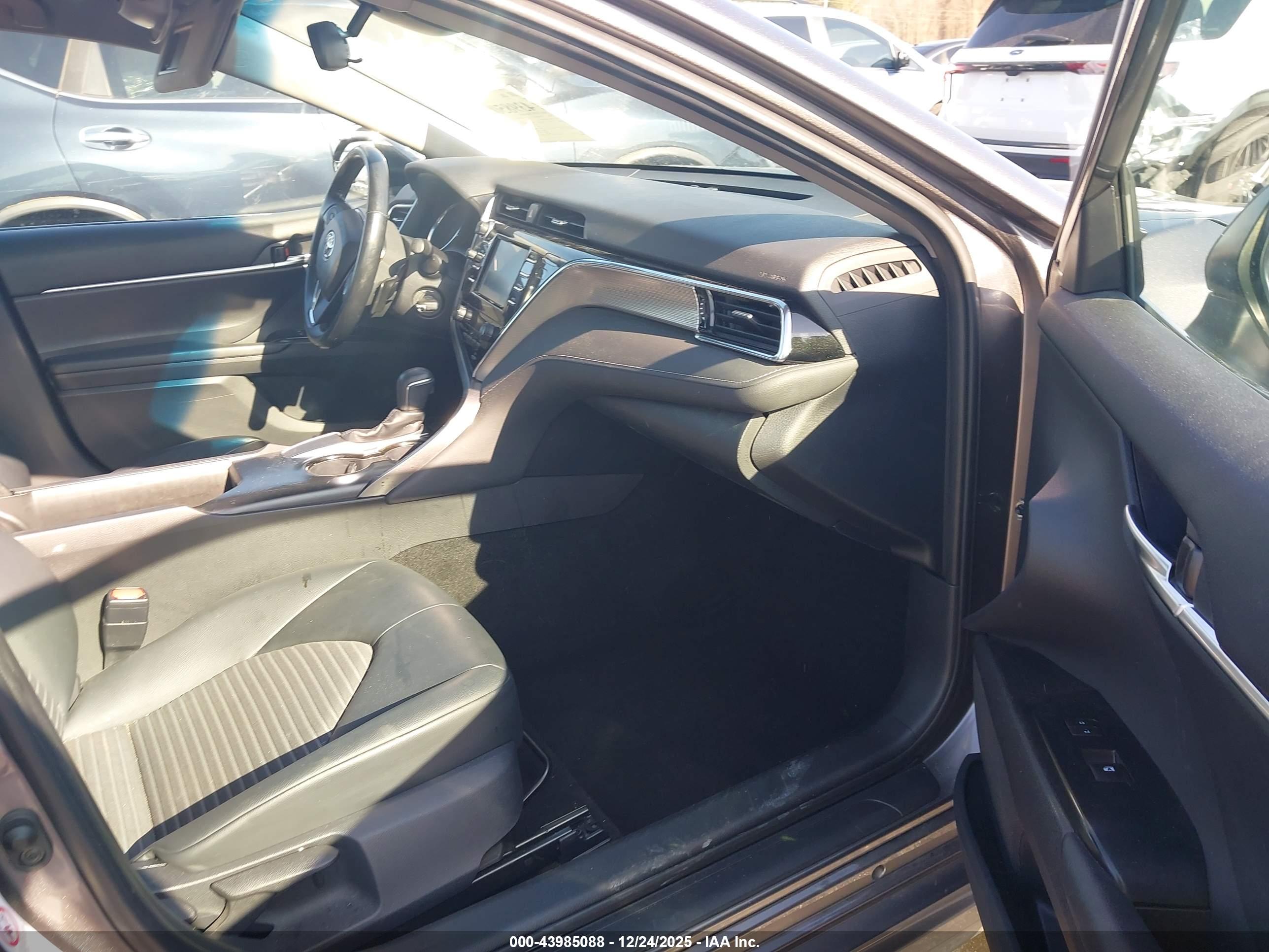 TOYOTA CAMRY image 5