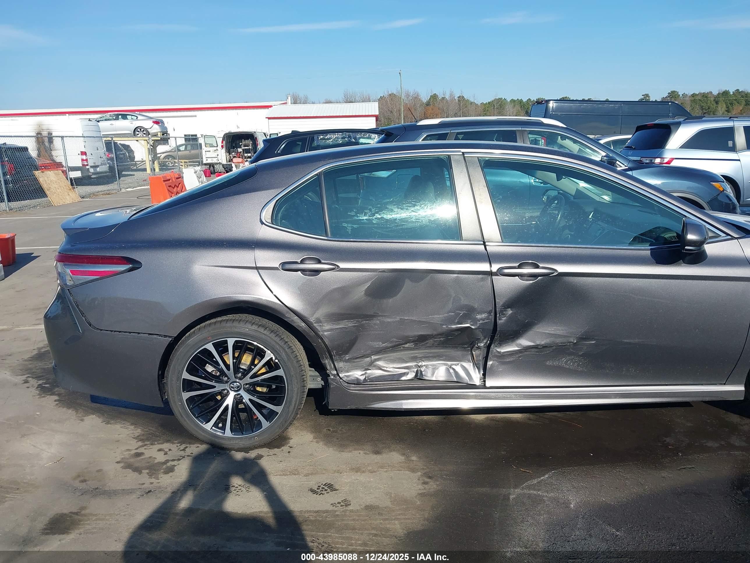 TOYOTA CAMRY image 6