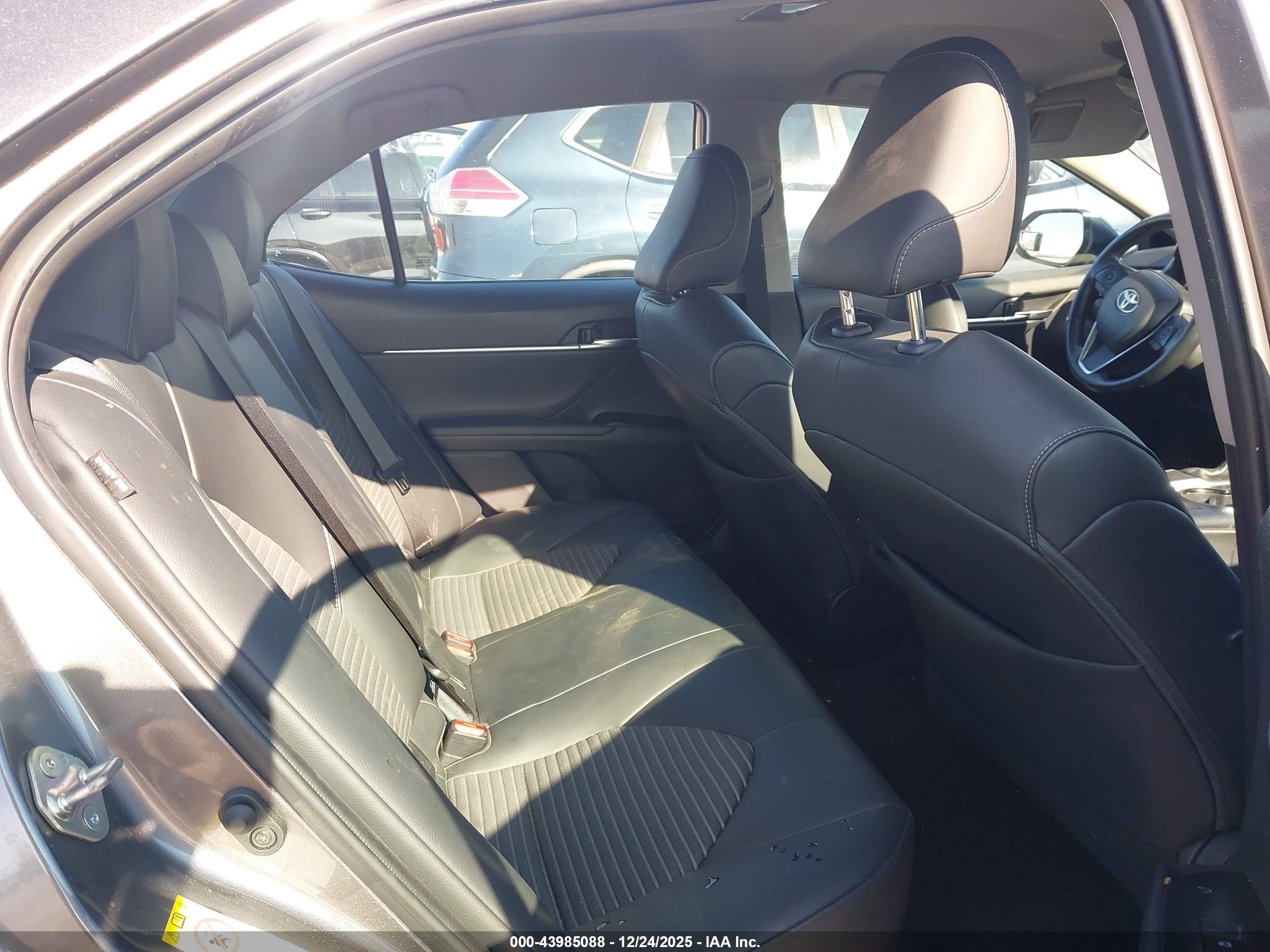 TOYOTA CAMRY image 8