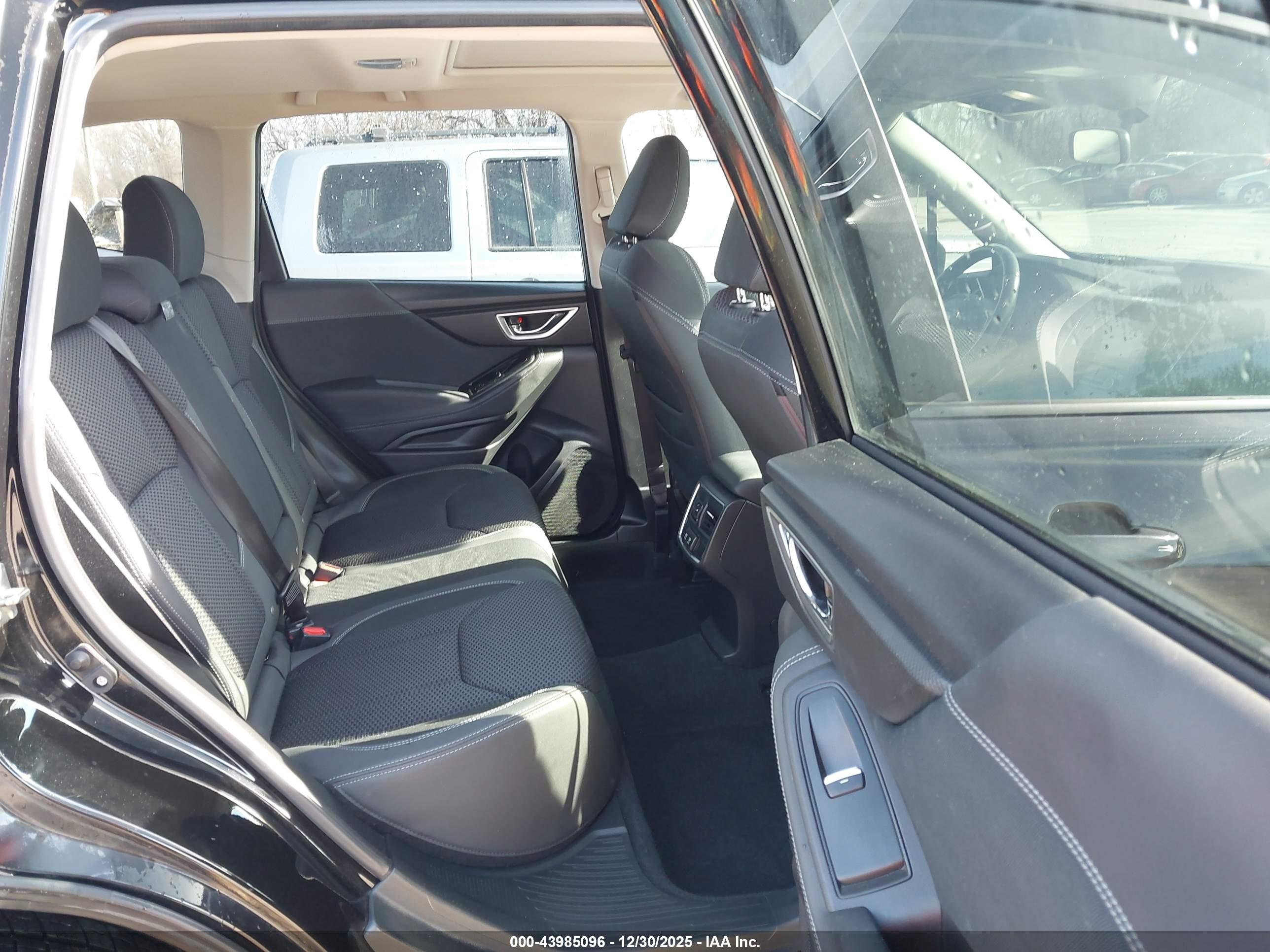 SUBARU FORESTER image 8