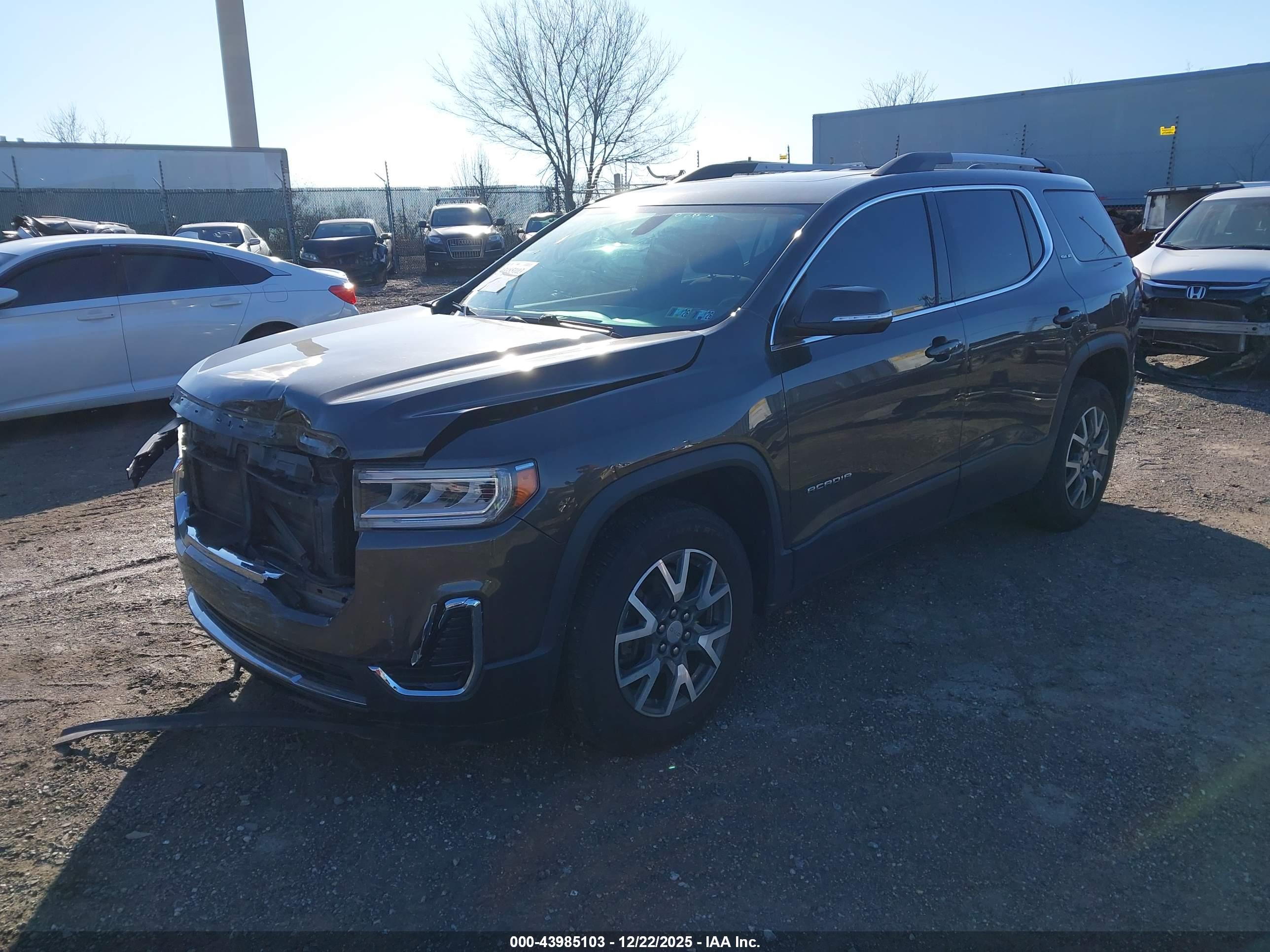 GMC ACADIA image 2