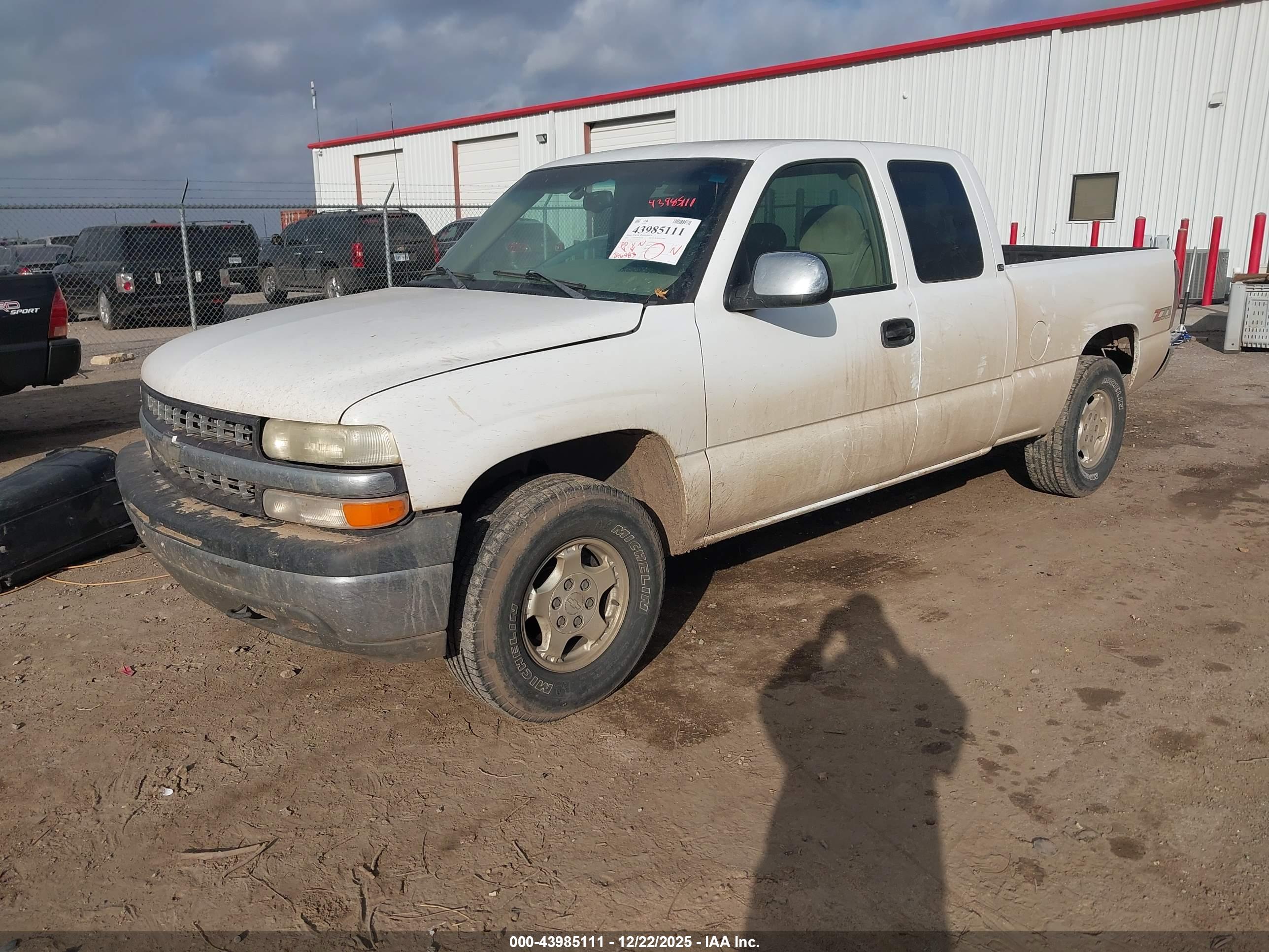 CHEVROLET SILVERADO image 2