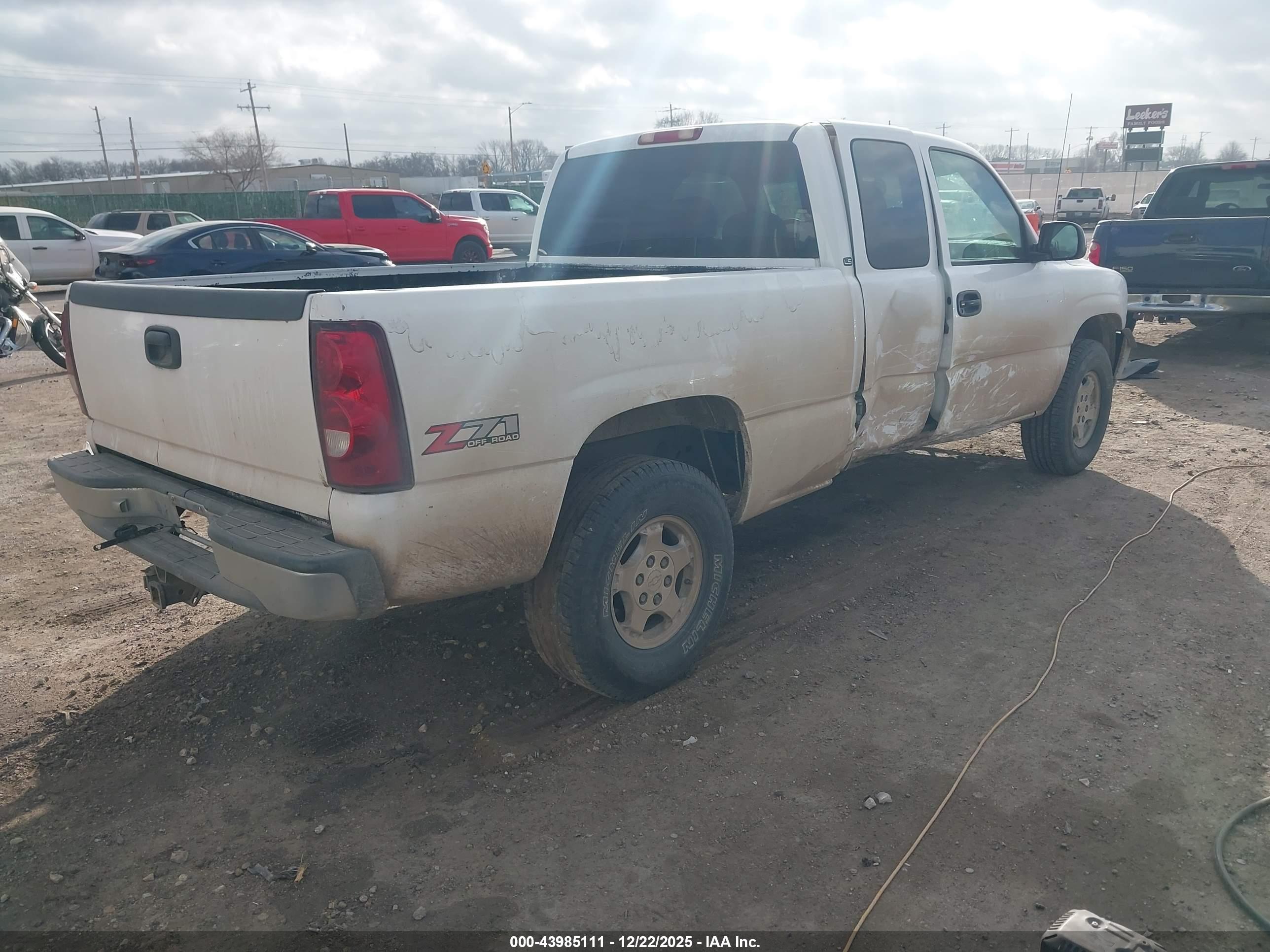 CHEVROLET SILVERADO image 4