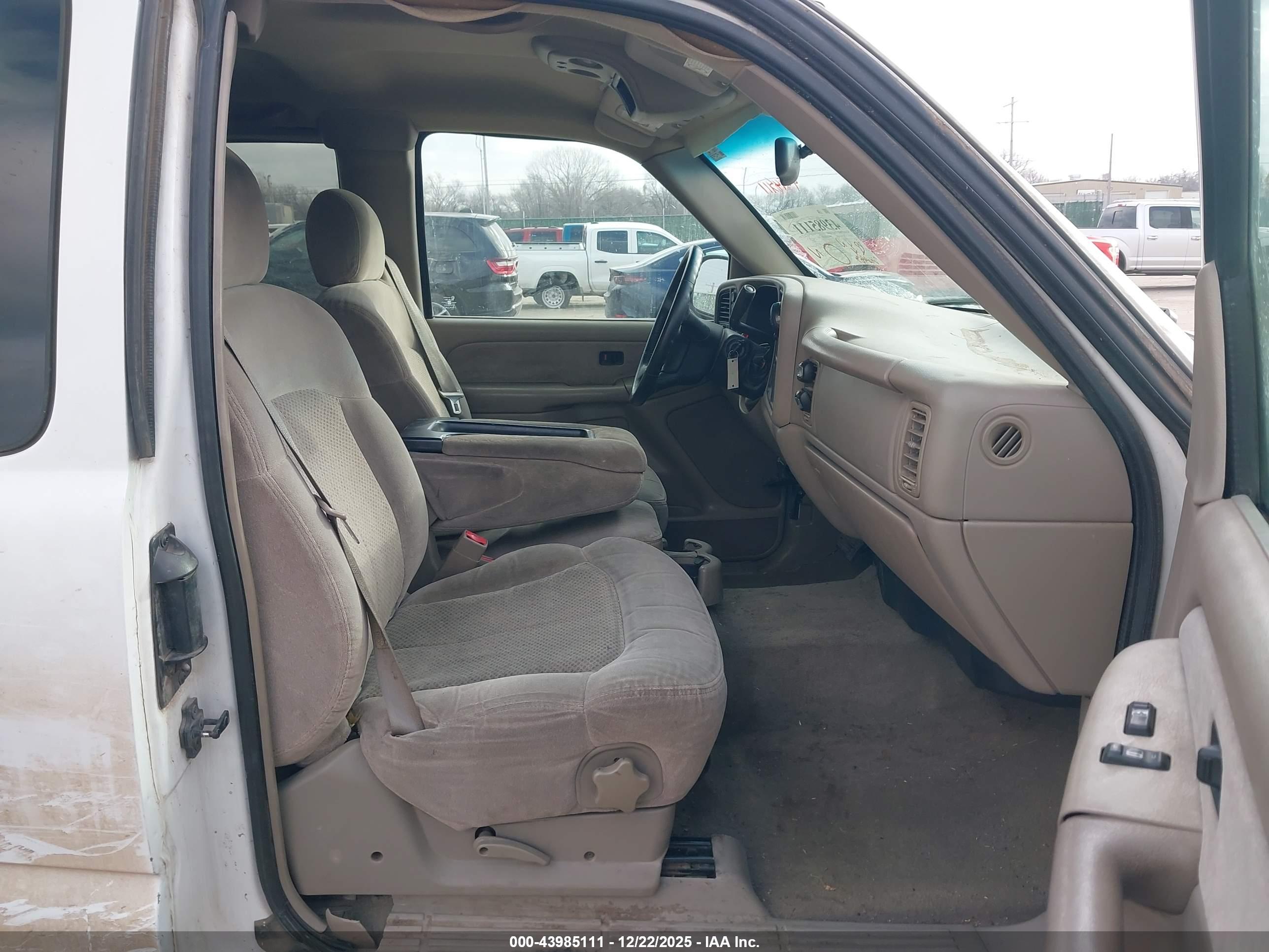 CHEVROLET SILVERADO image 5
