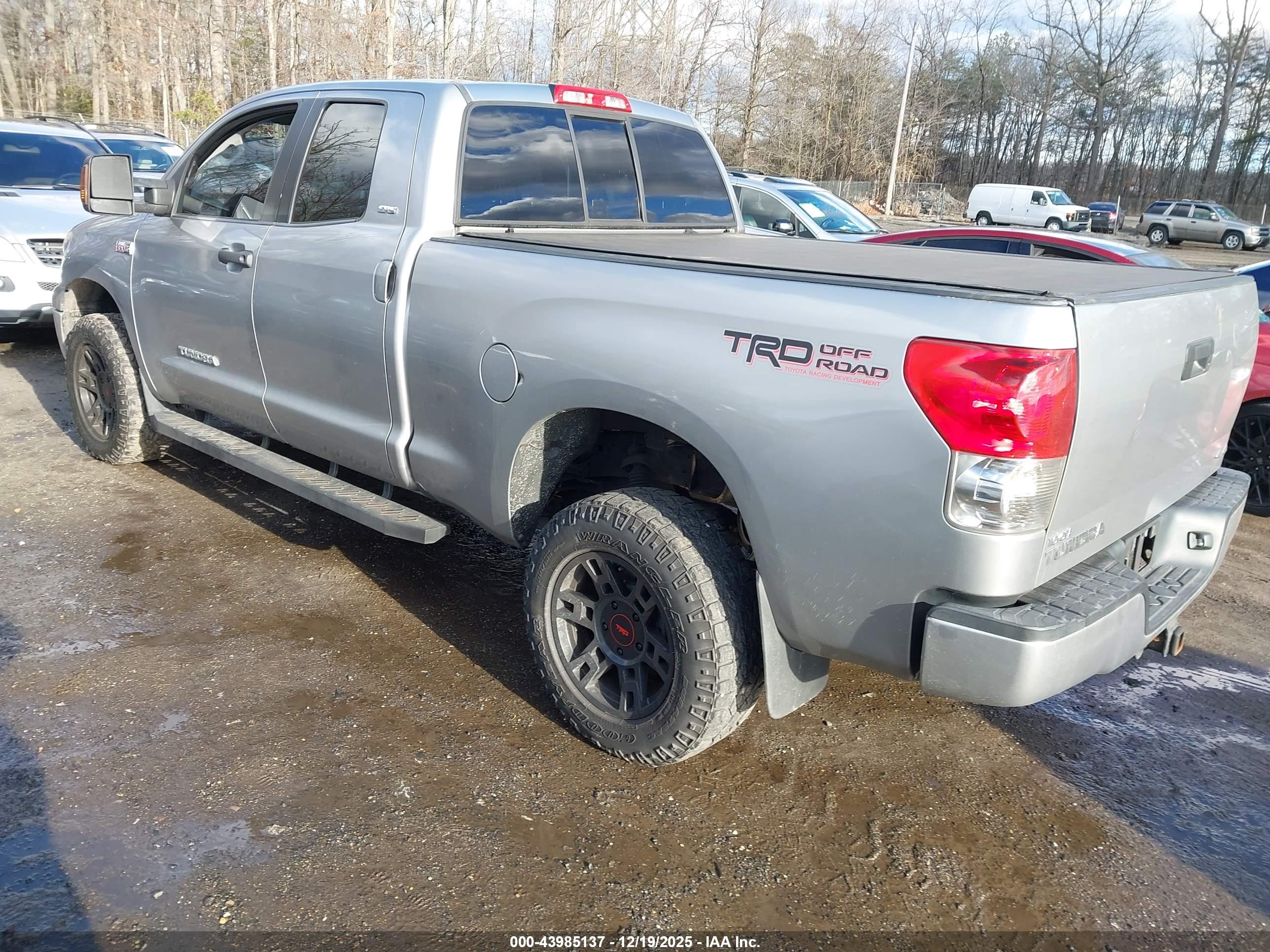 TOYOTA TUNDRA image 3