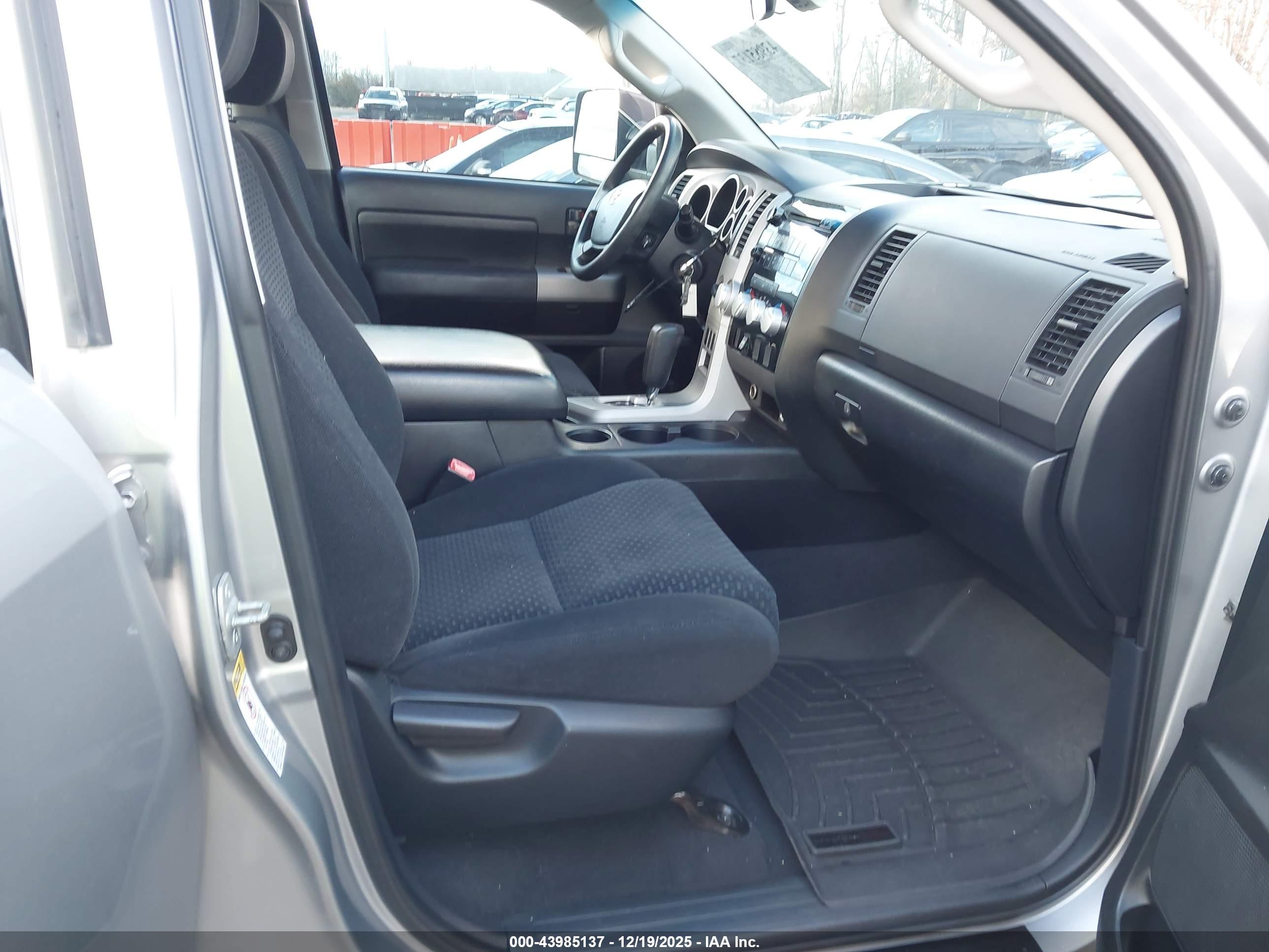 TOYOTA TUNDRA image 5