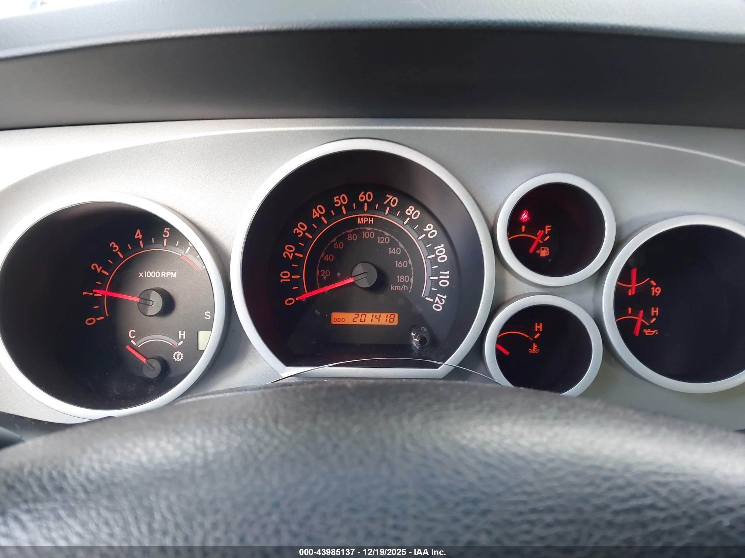 TOYOTA TUNDRA image 7