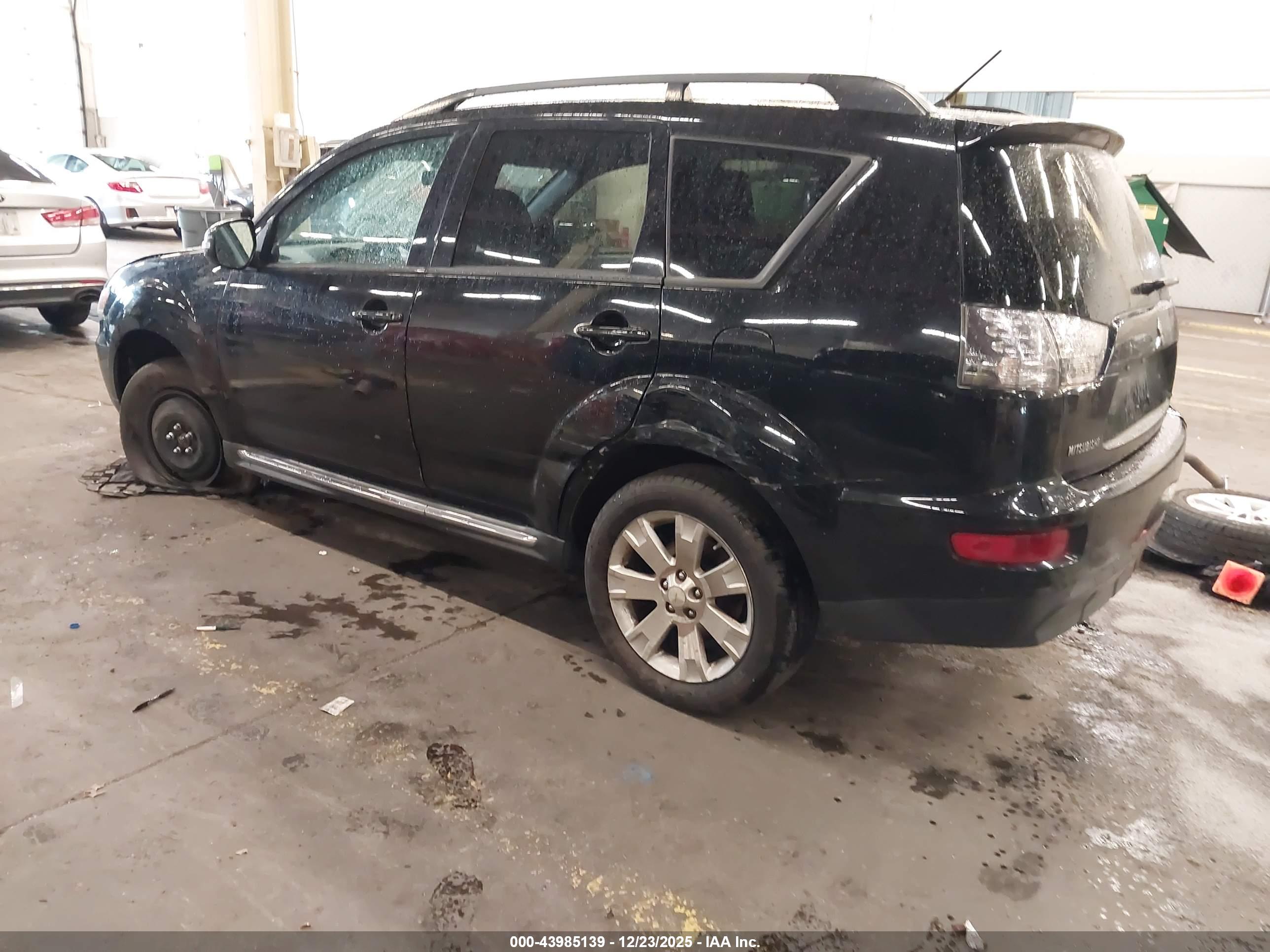 MITSUBISHI OUTLANDER image 3