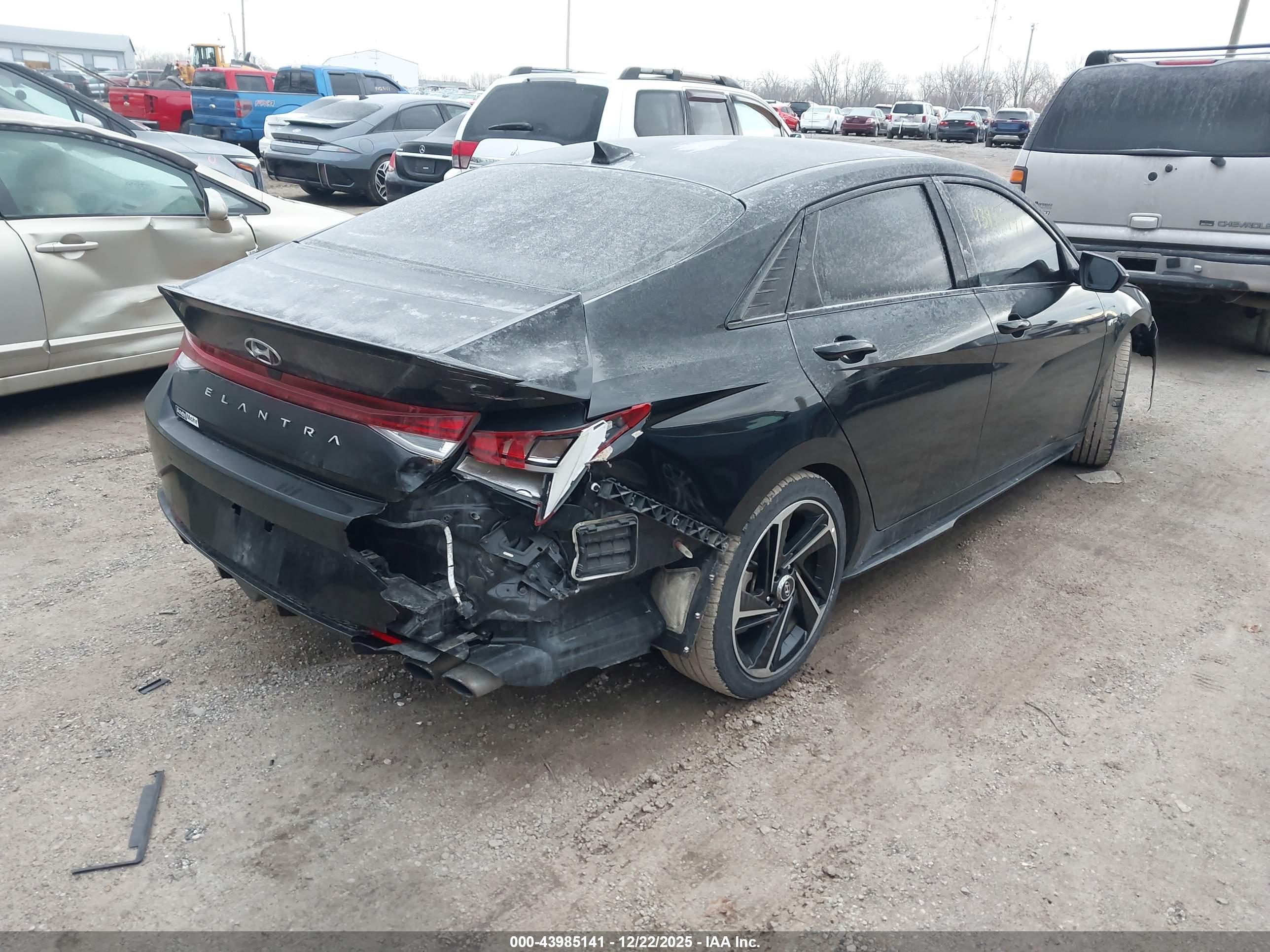 HYUNDAI ELANTRA image 4