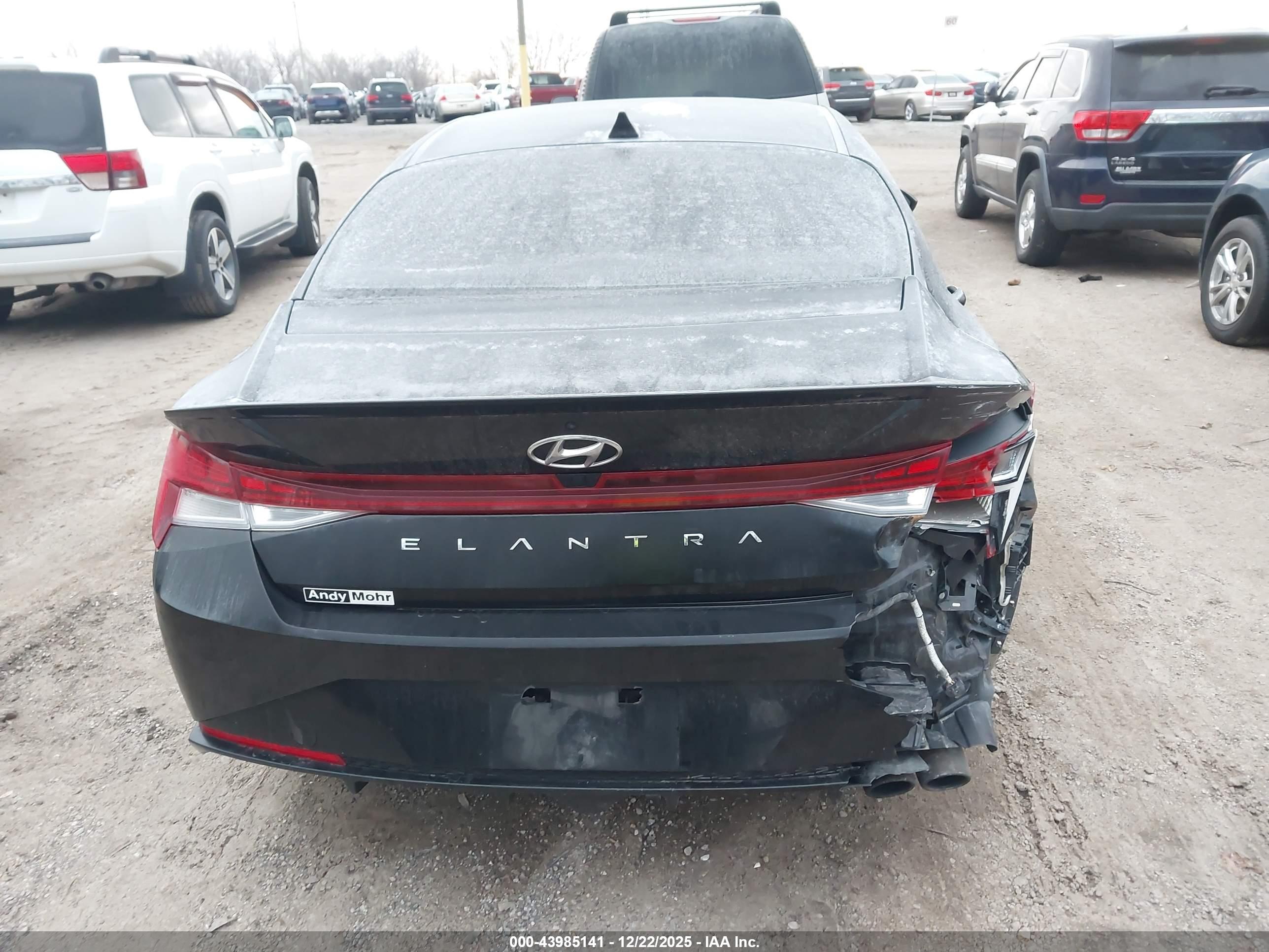 HYUNDAI ELANTRA image 6
