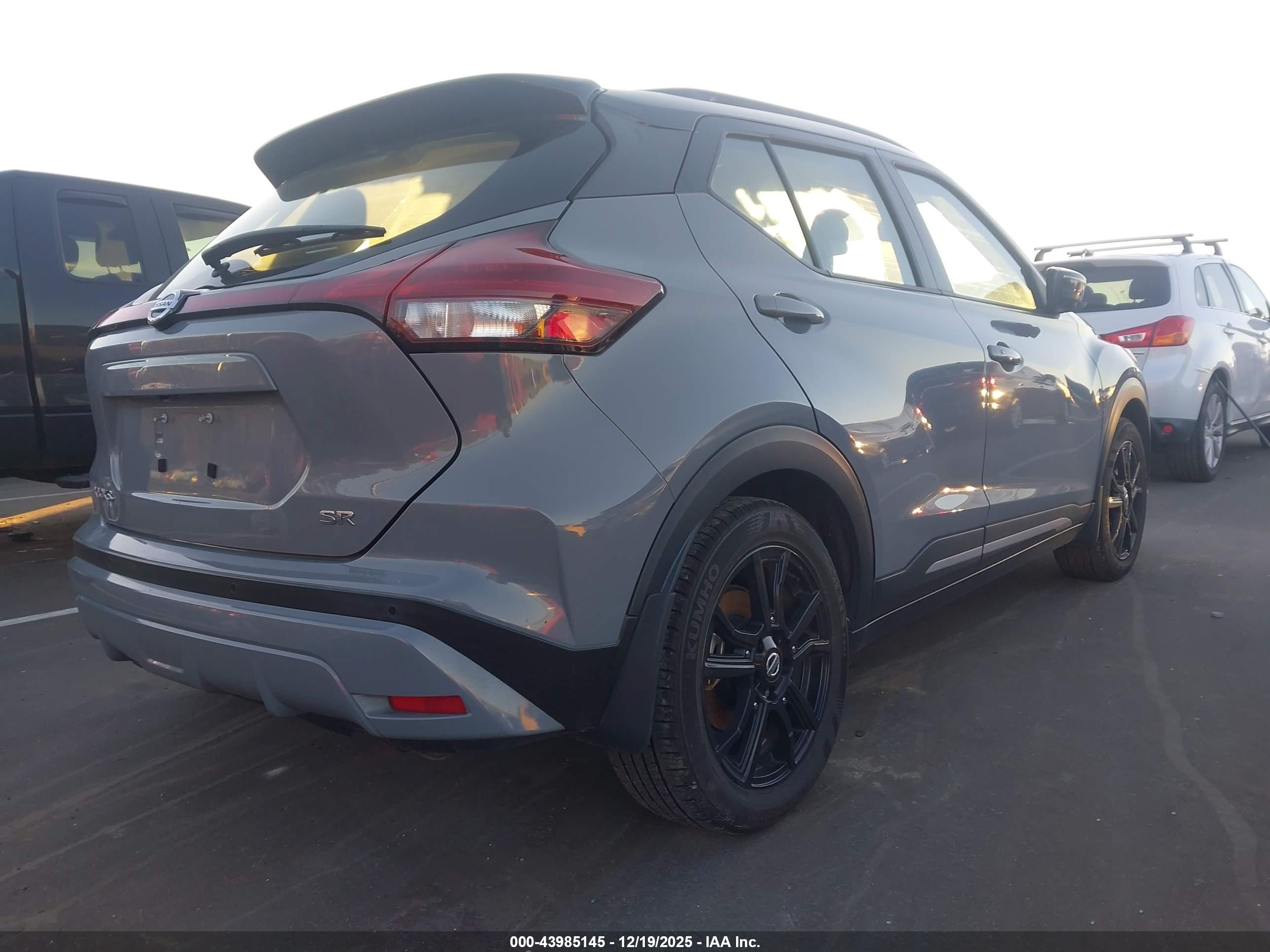 NISSAN KICKS image 4
