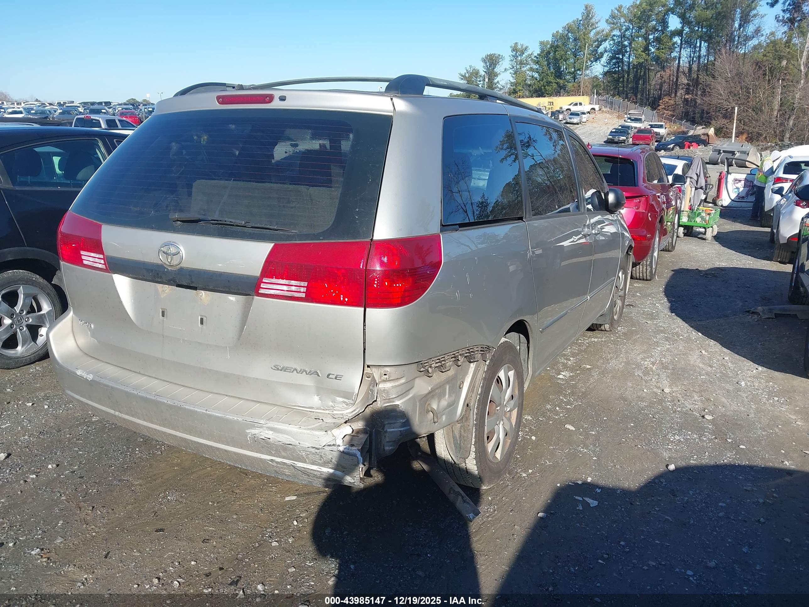 TOYOTA SIENNA image 4