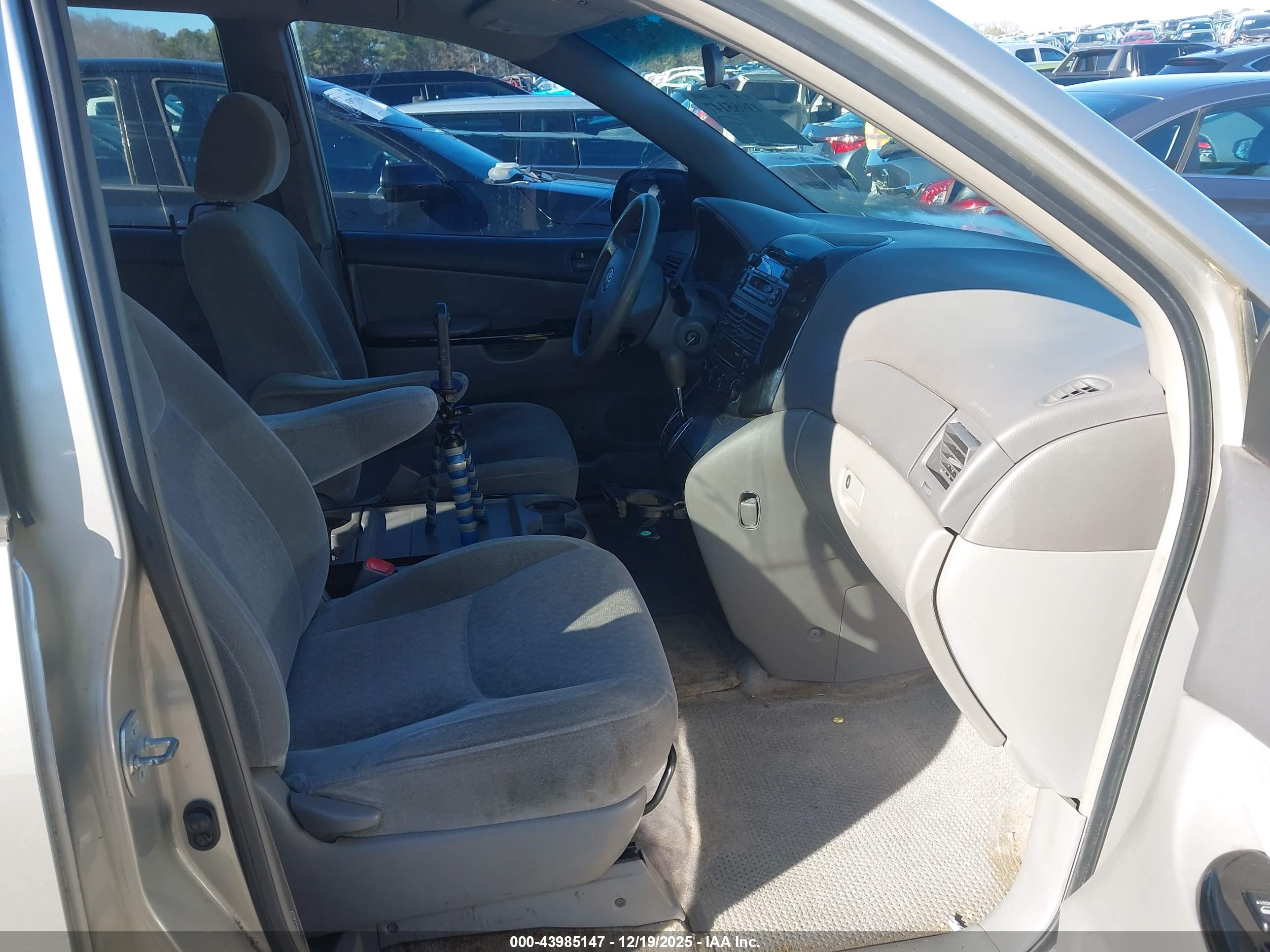 TOYOTA SIENNA image 5