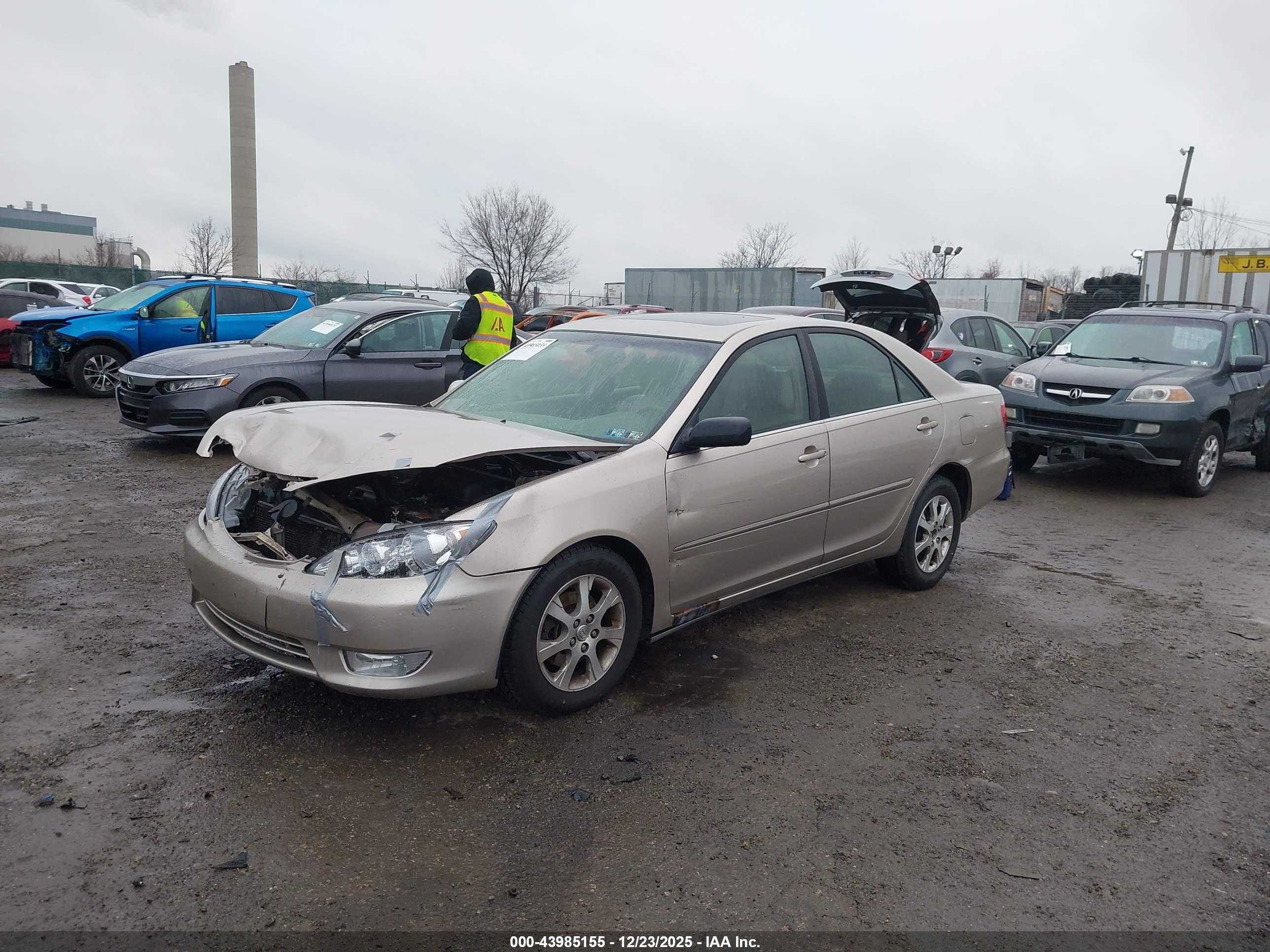 TOYOTA CAMRY image 2