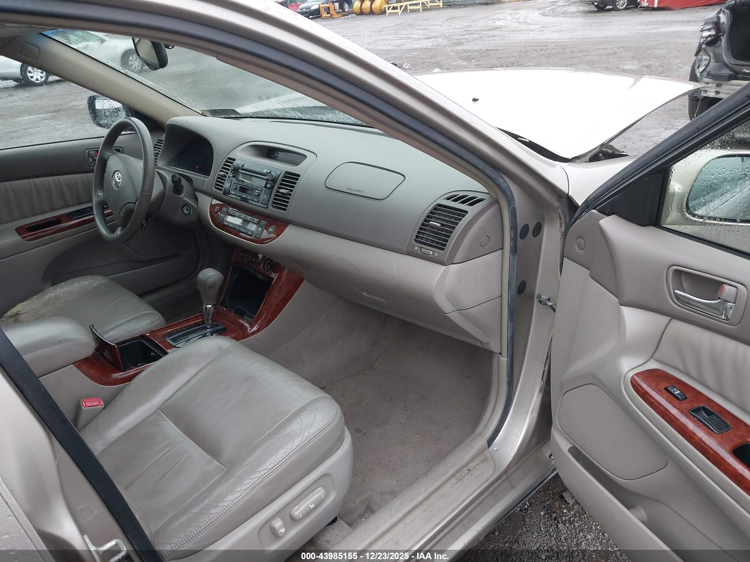 TOYOTA CAMRY image 5