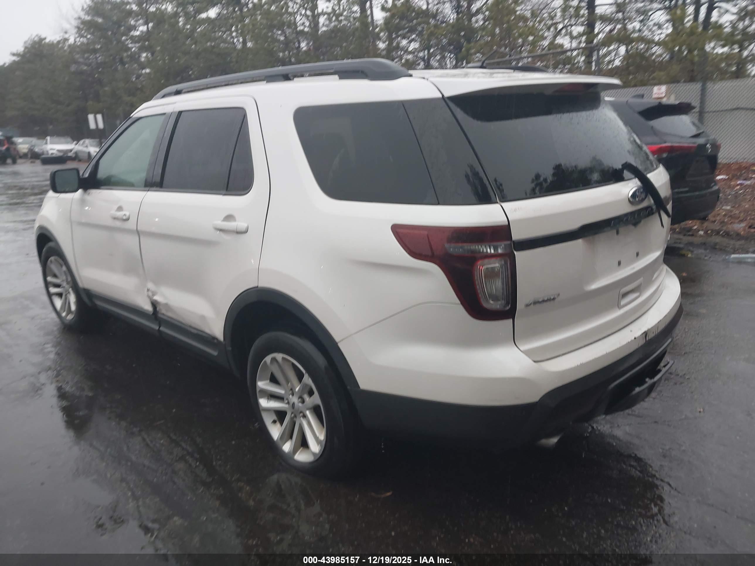 FORD EXPLORER image 3