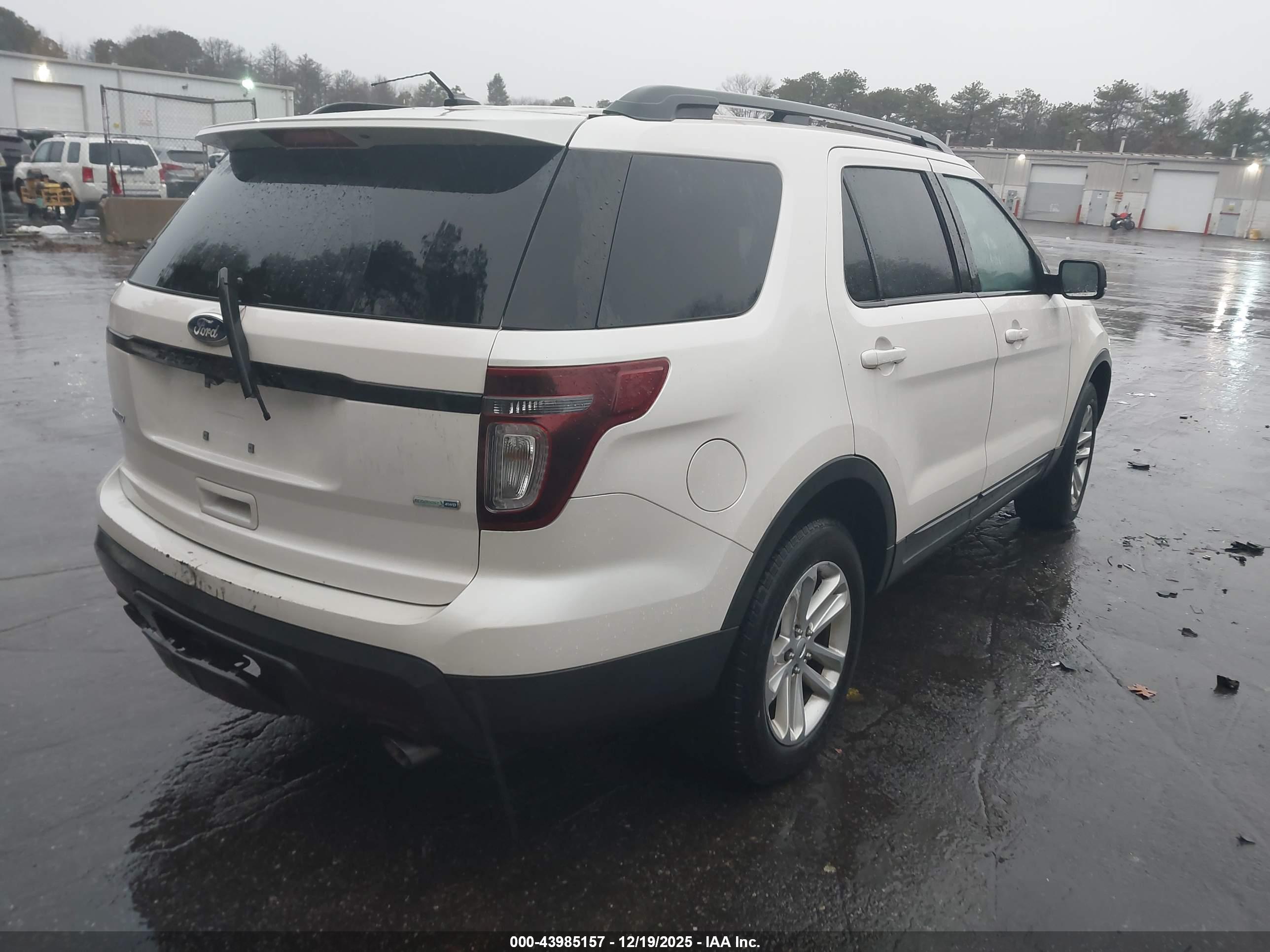 FORD EXPLORER image 4