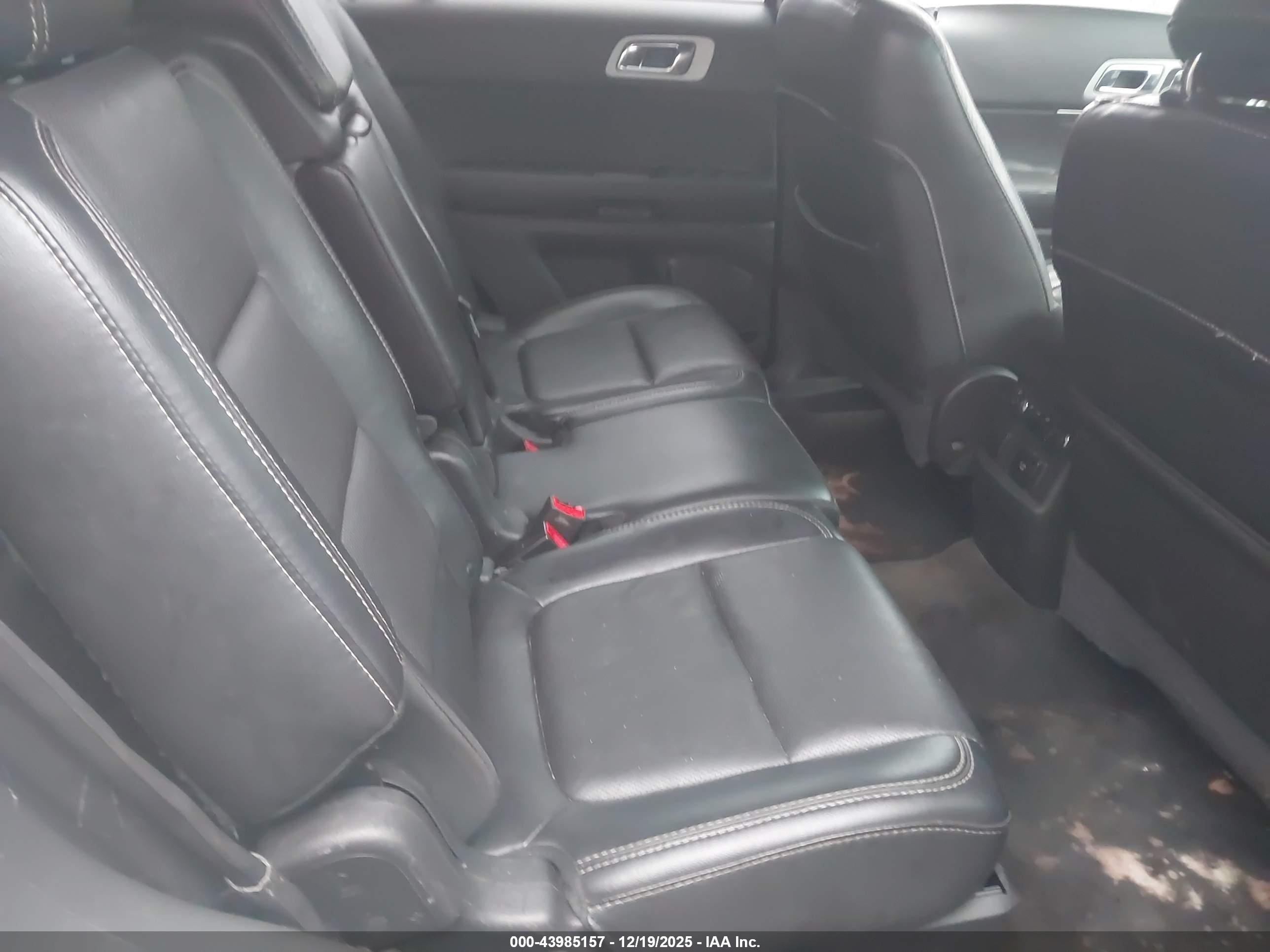 FORD EXPLORER image 8
