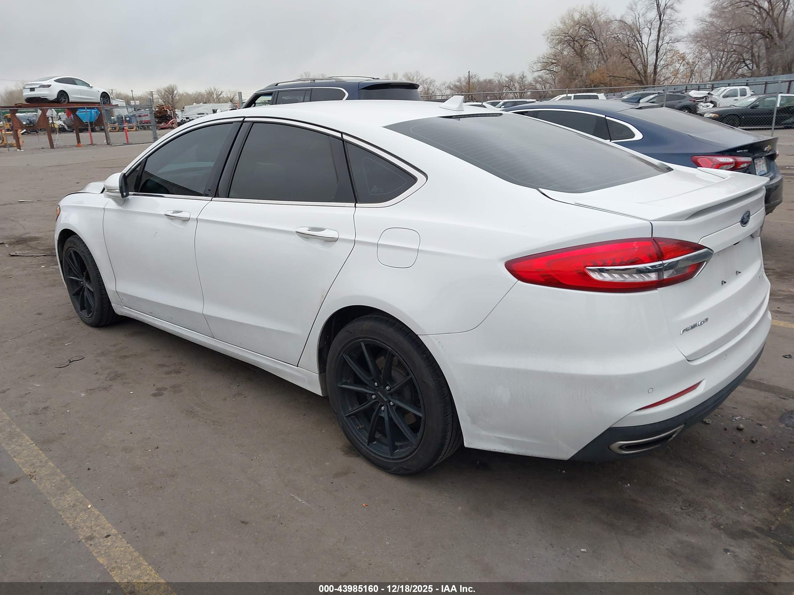 FORD FUSION image 3