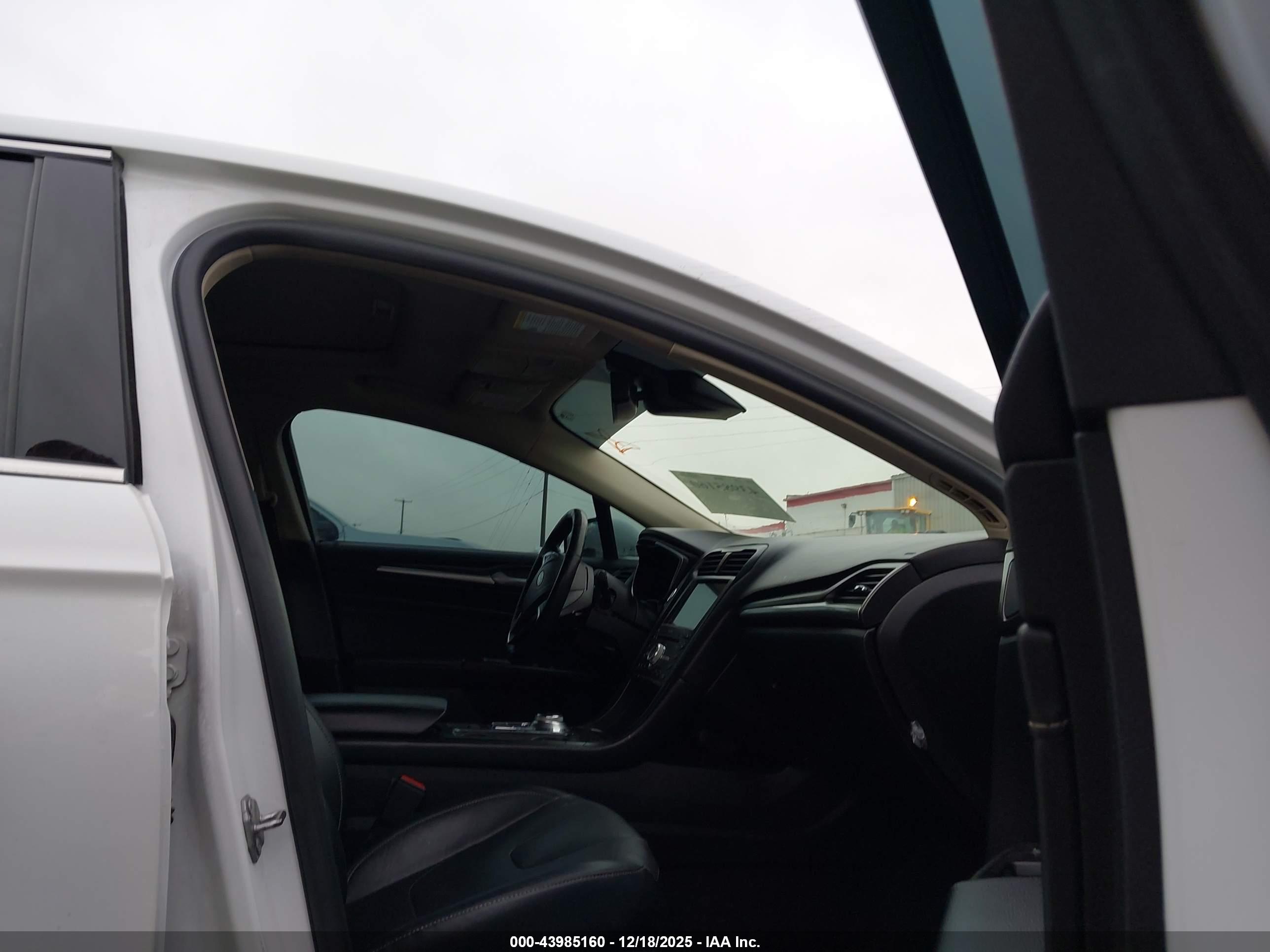 FORD FUSION image 5