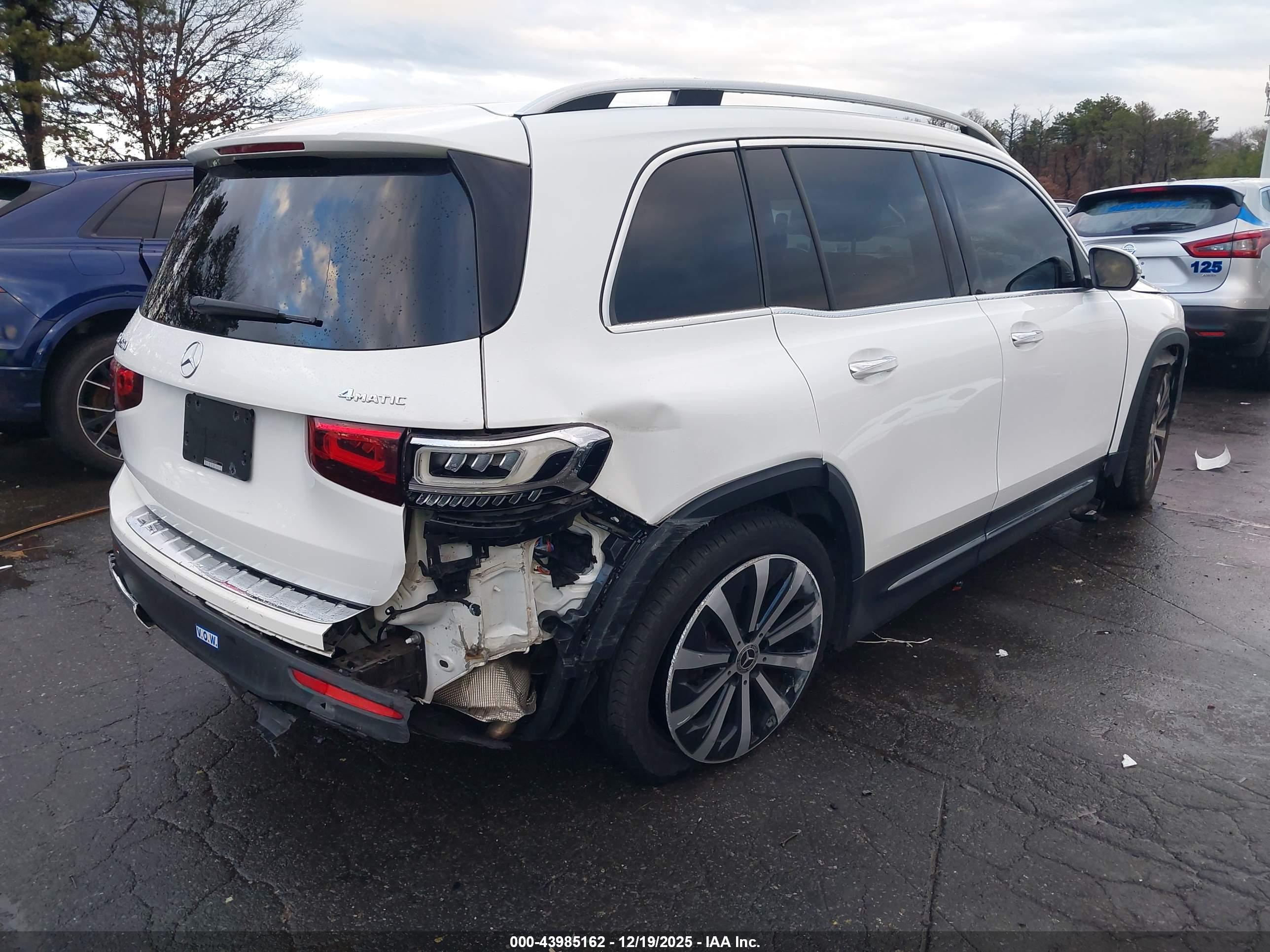 MERCEDES-BENZ GLB image 4