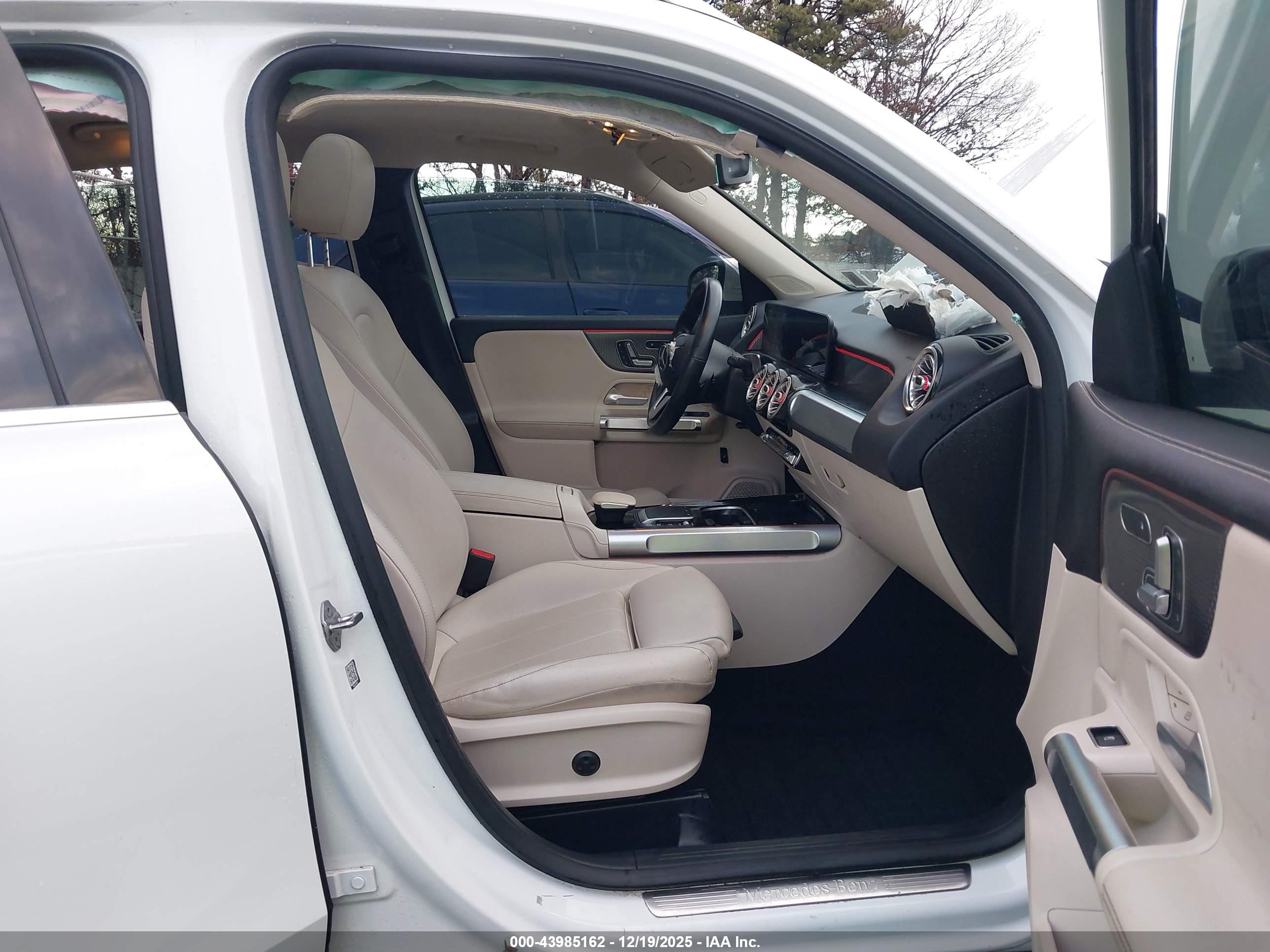 MERCEDES-BENZ GLB image 5