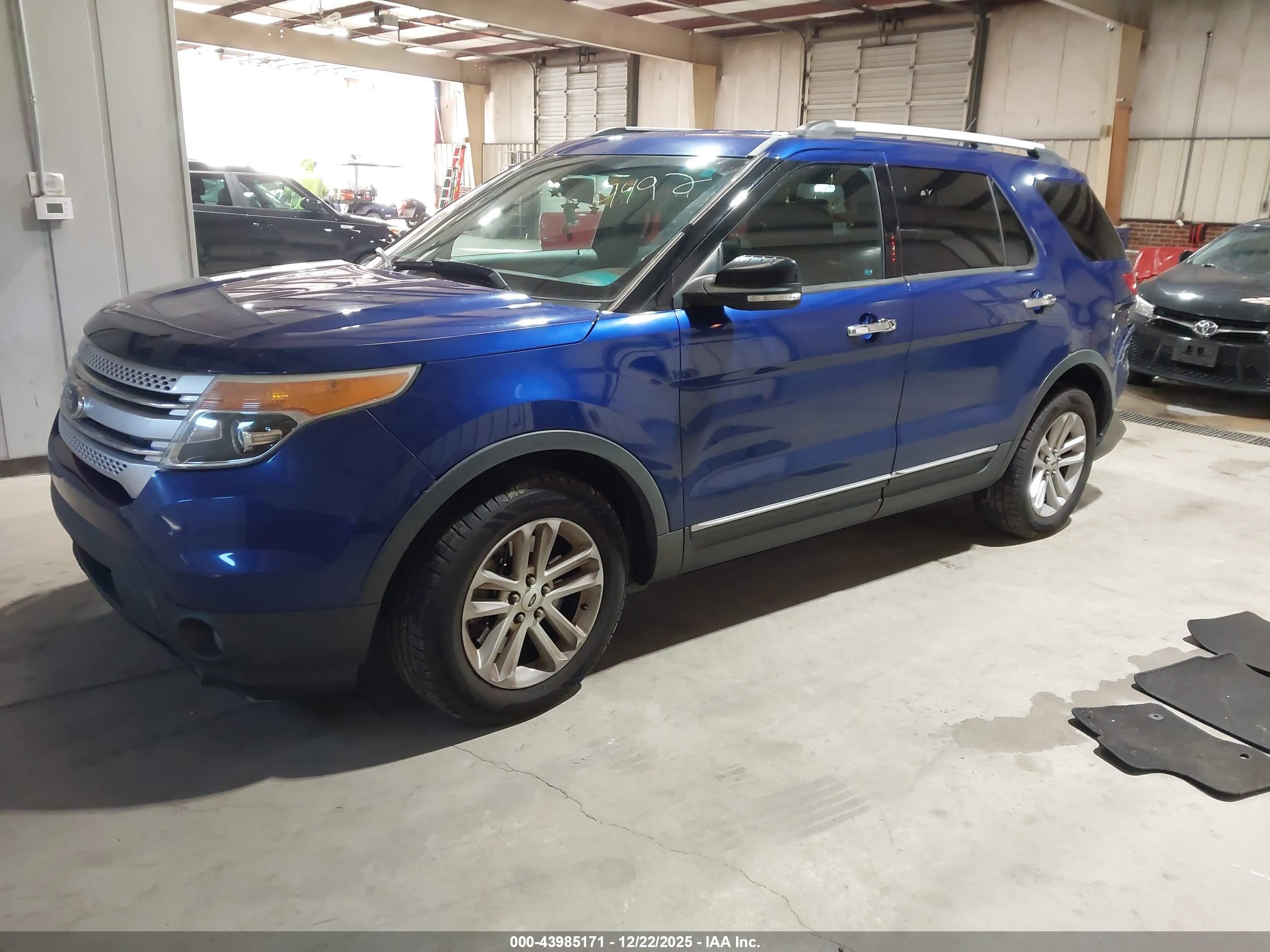 FORD EXPLORER image 2