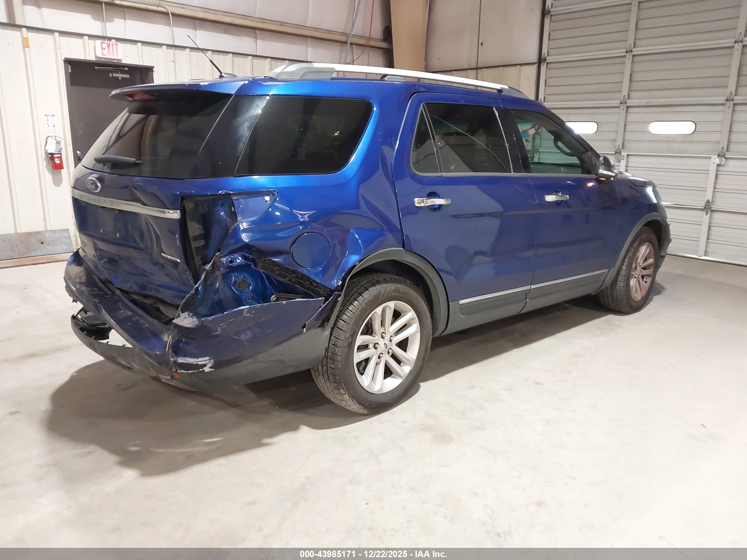 FORD EXPLORER image 4