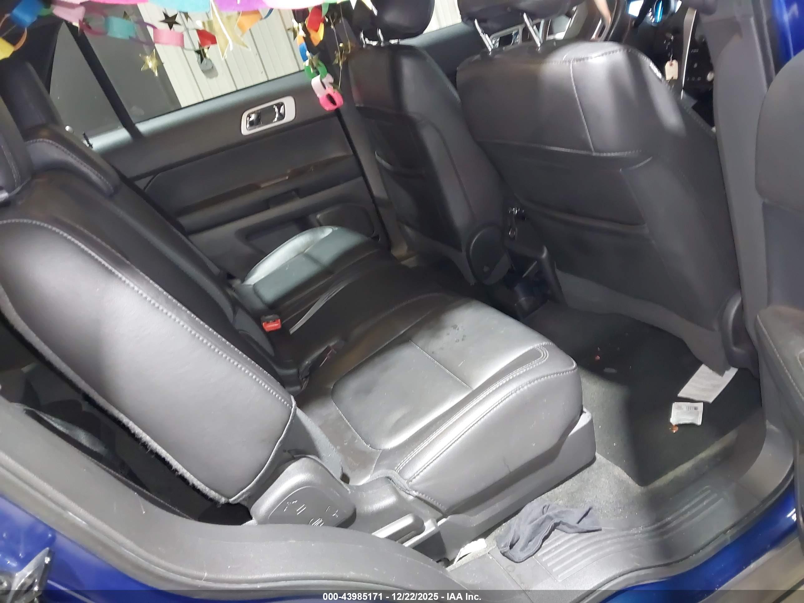 FORD EXPLORER image 8
