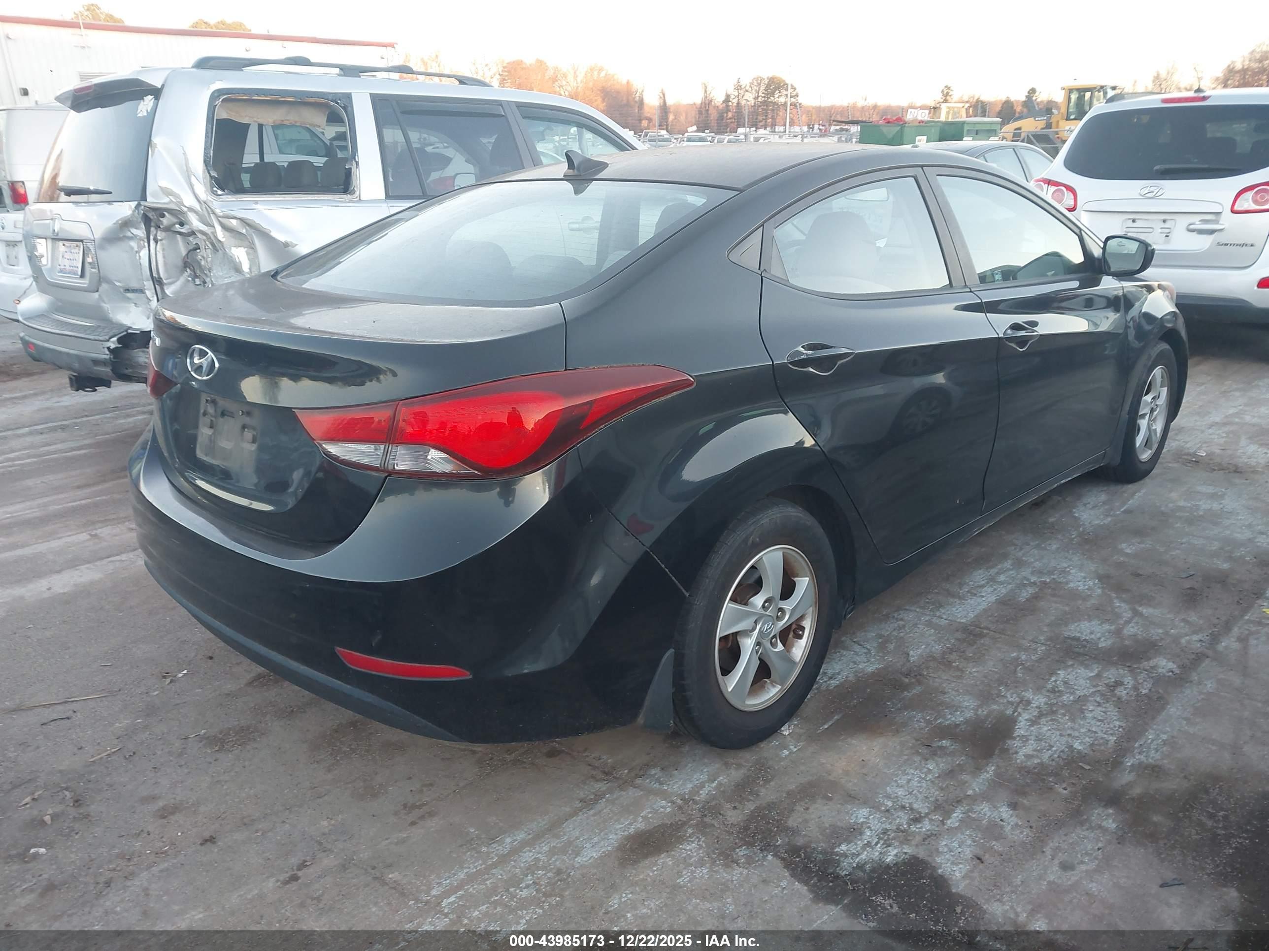 HYUNDAI ELANTRA image 4