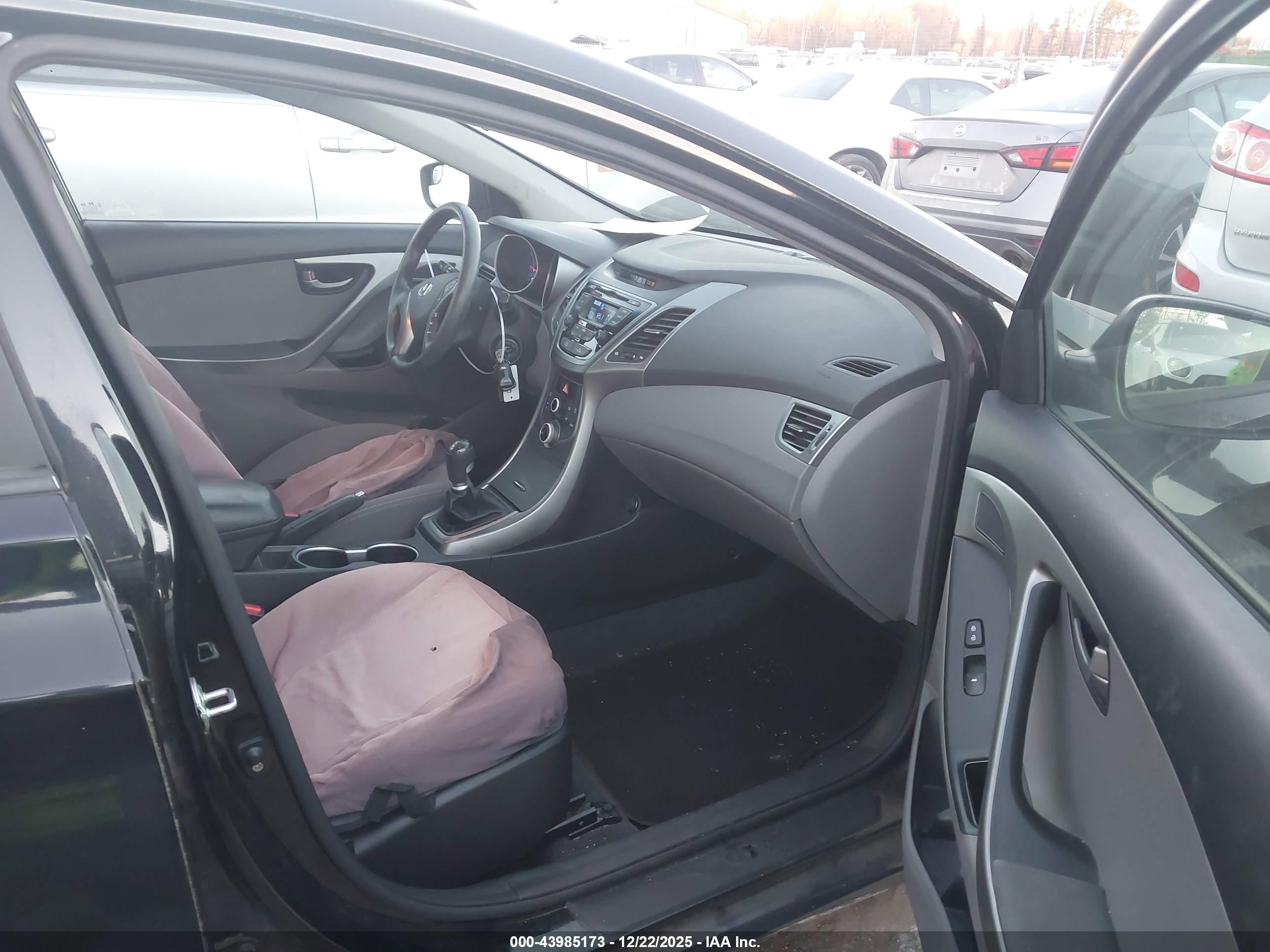 HYUNDAI ELANTRA image 5